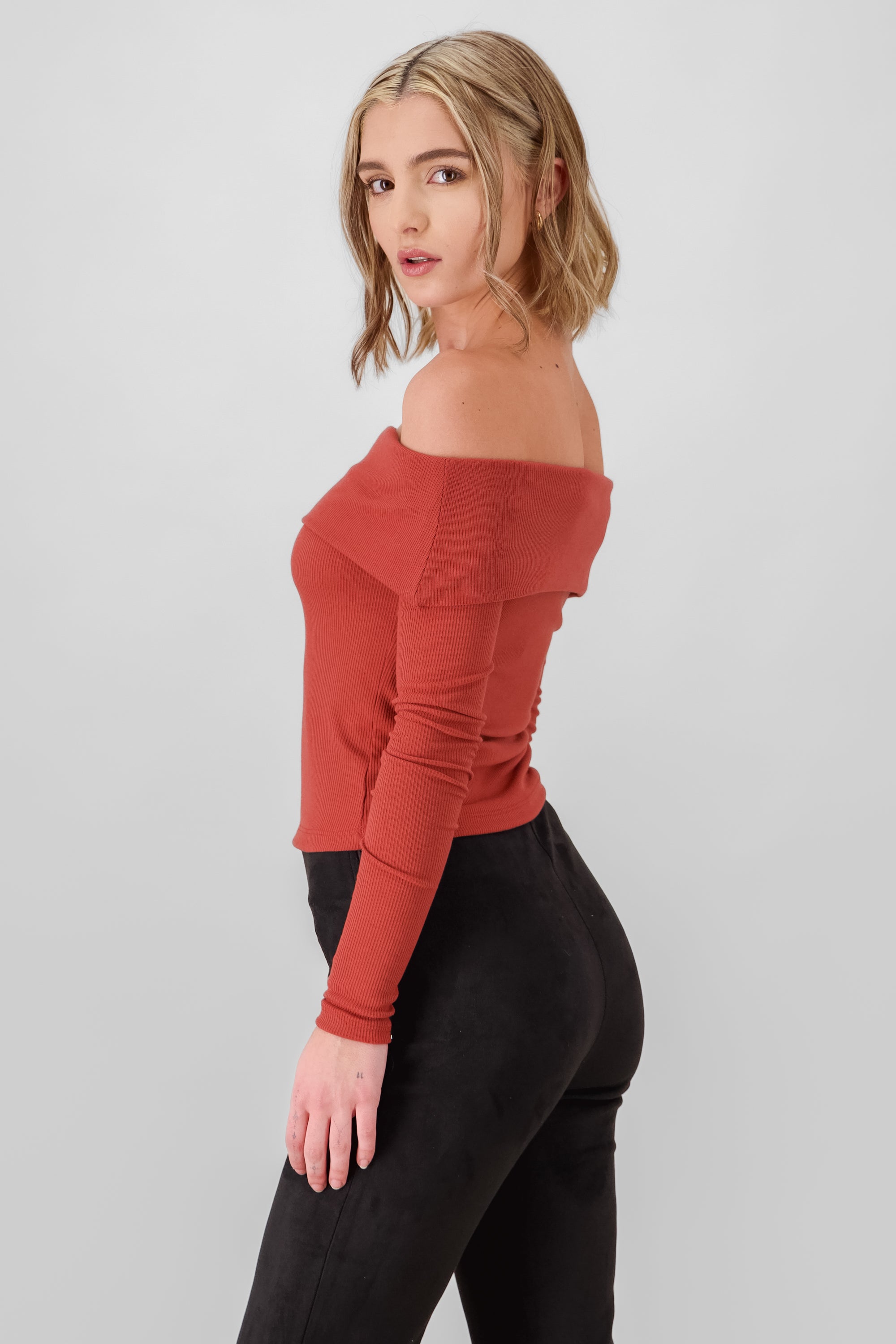 Top rib manga larga off shoulder LADRILLO