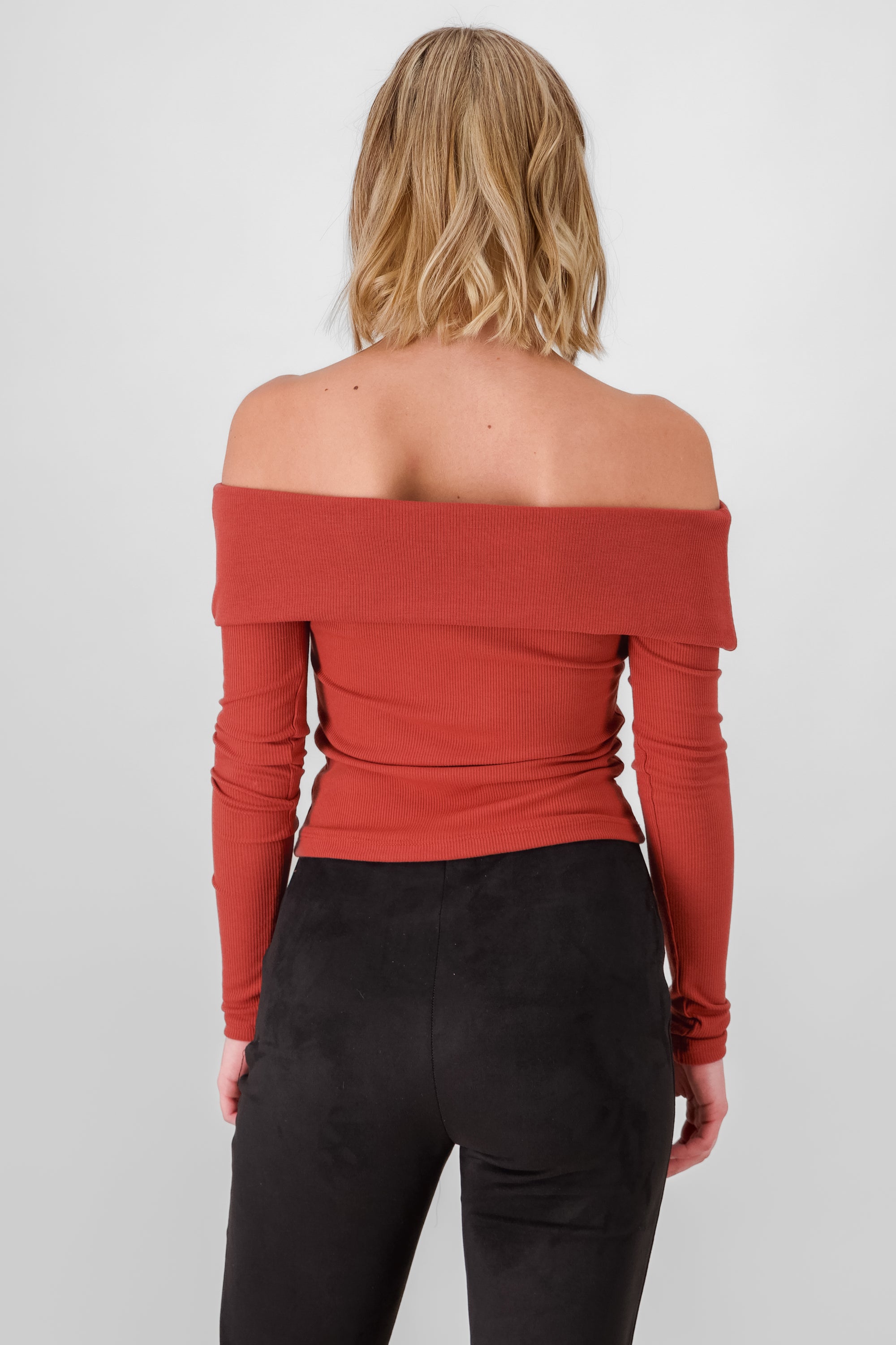 Top rib manga larga off shoulder LADRILLO