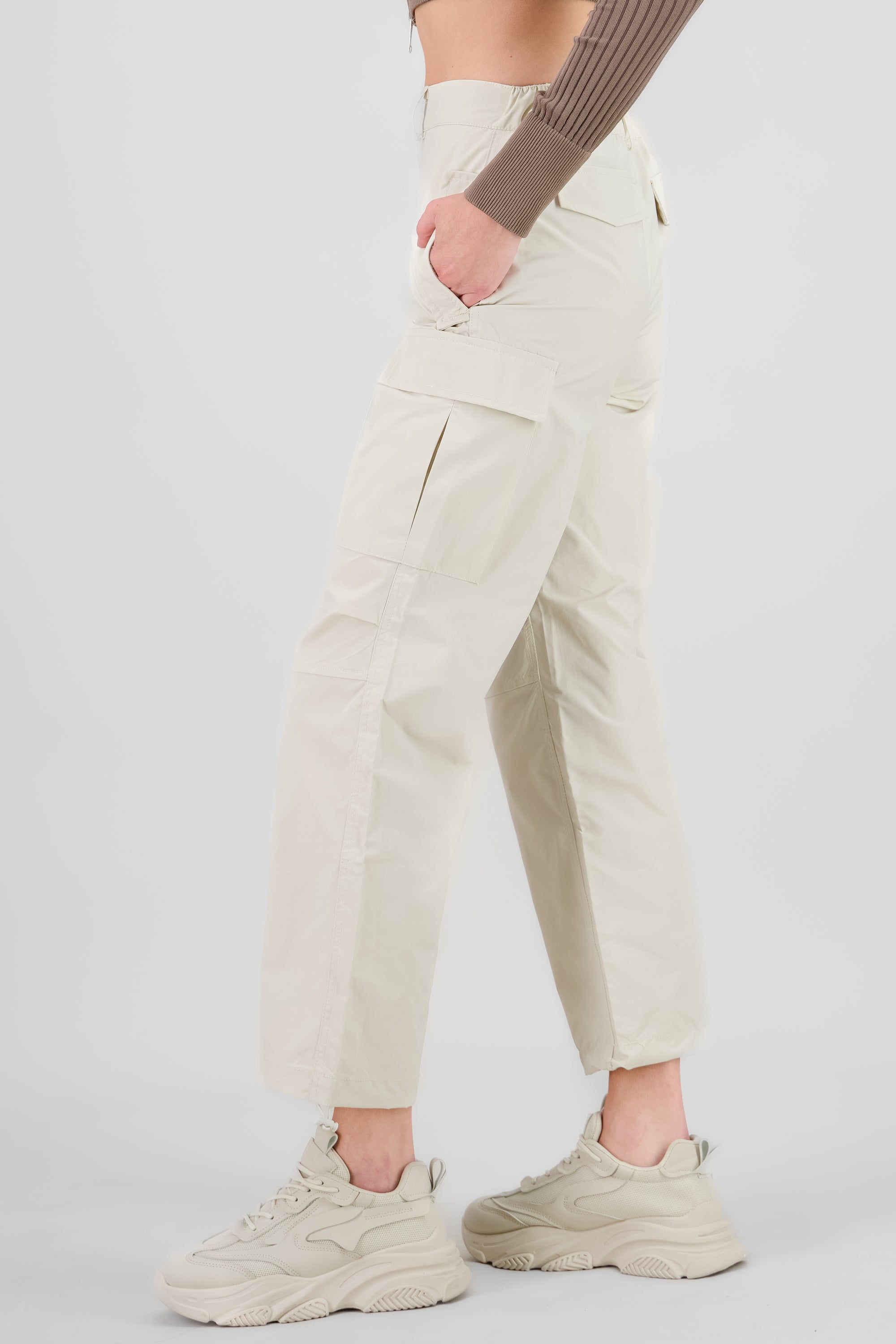 Pantalon parachute liso CREMA