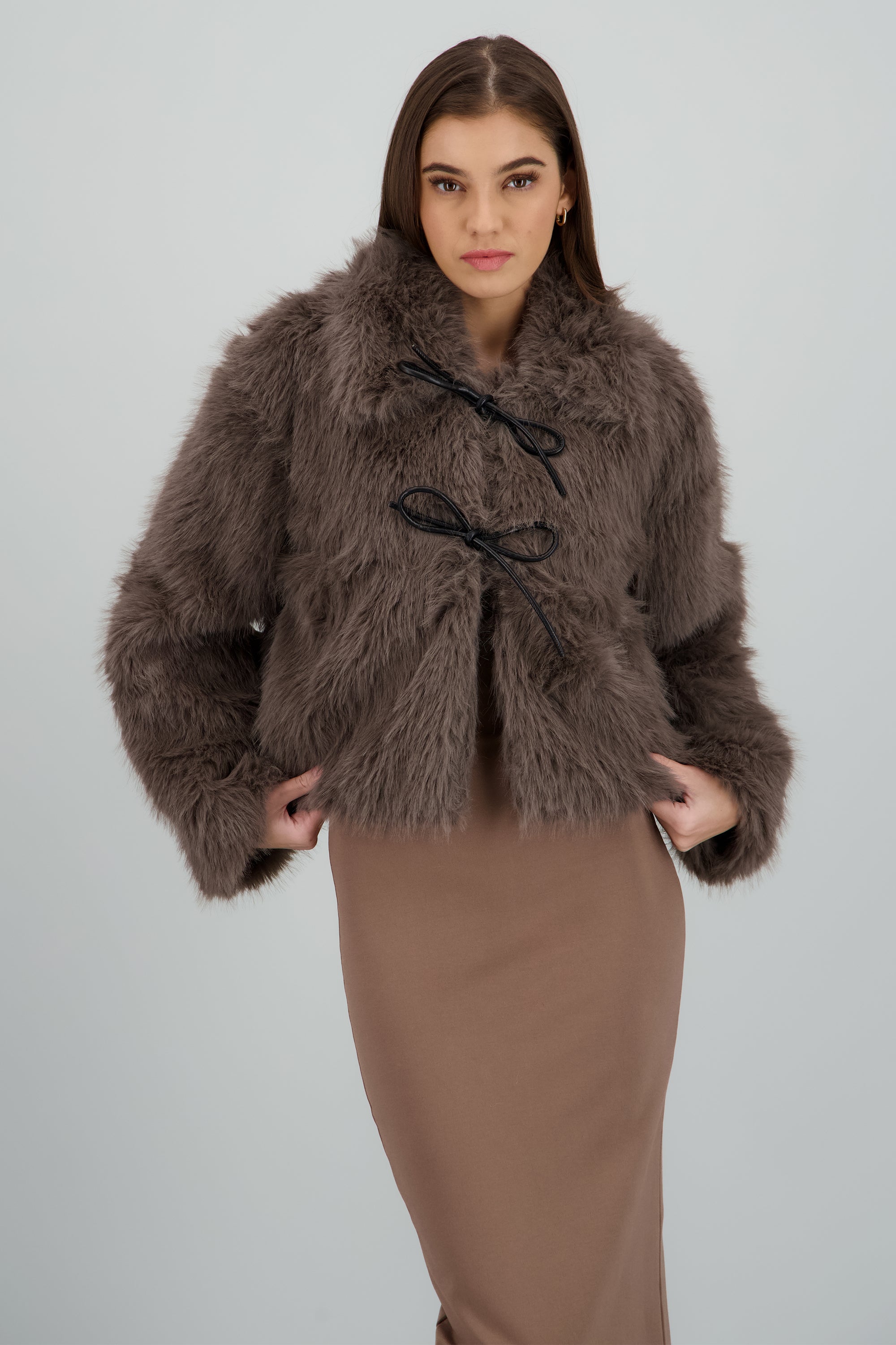 Abrigo corto peluche con lazos PU Hypsters CAFE