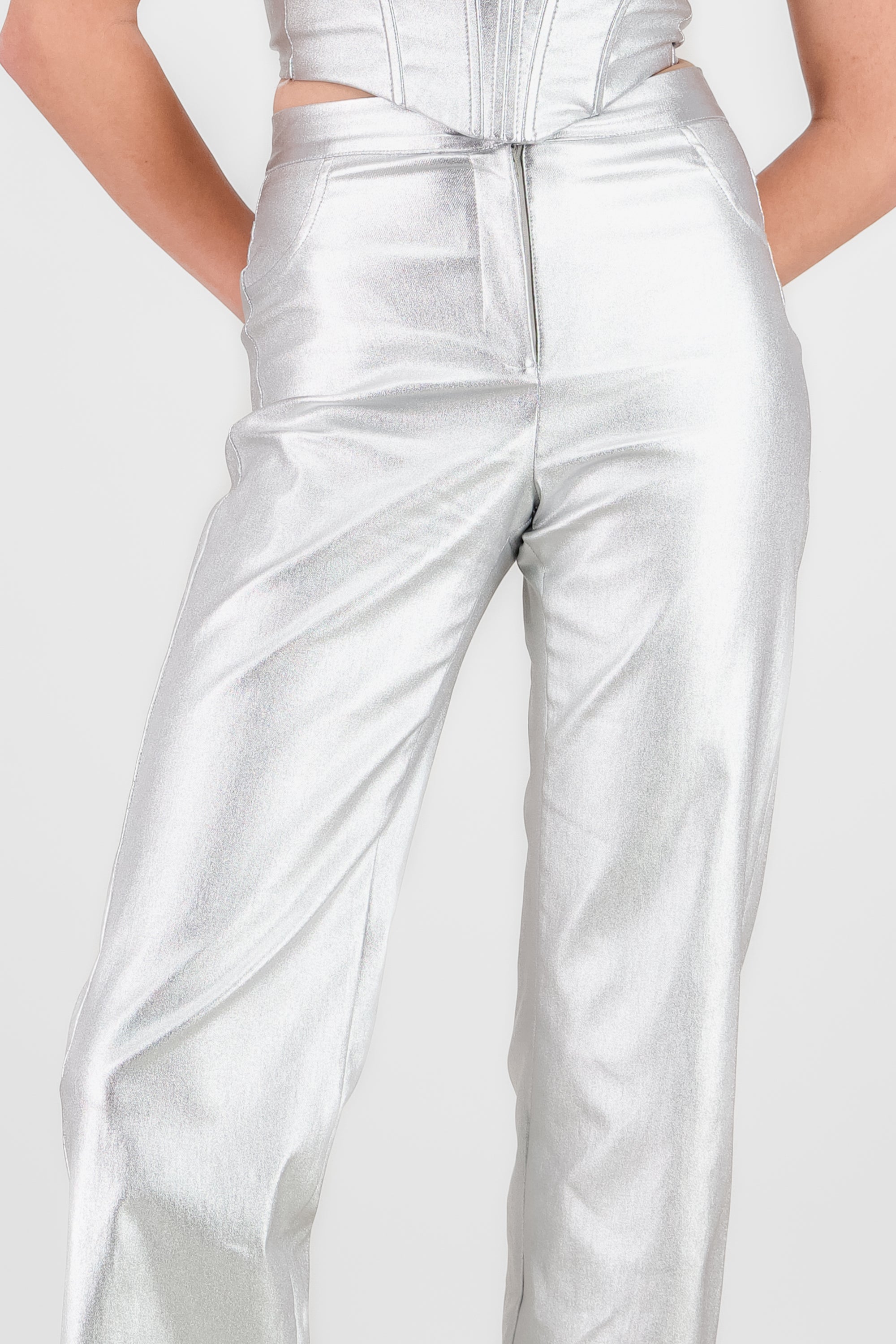 Pantalon amplio metalico PLATA