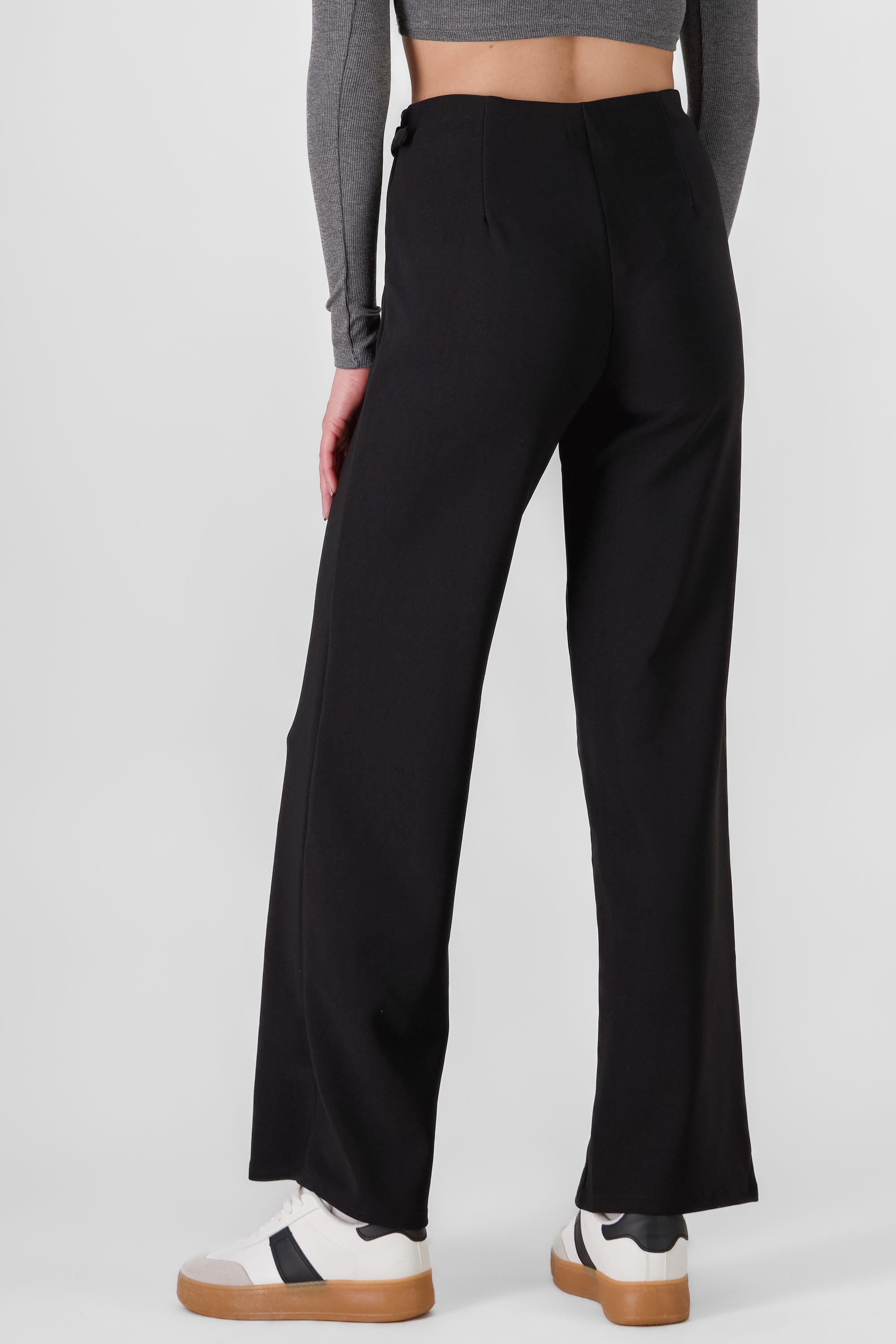 Pantalon liso con cinturon NEGRO