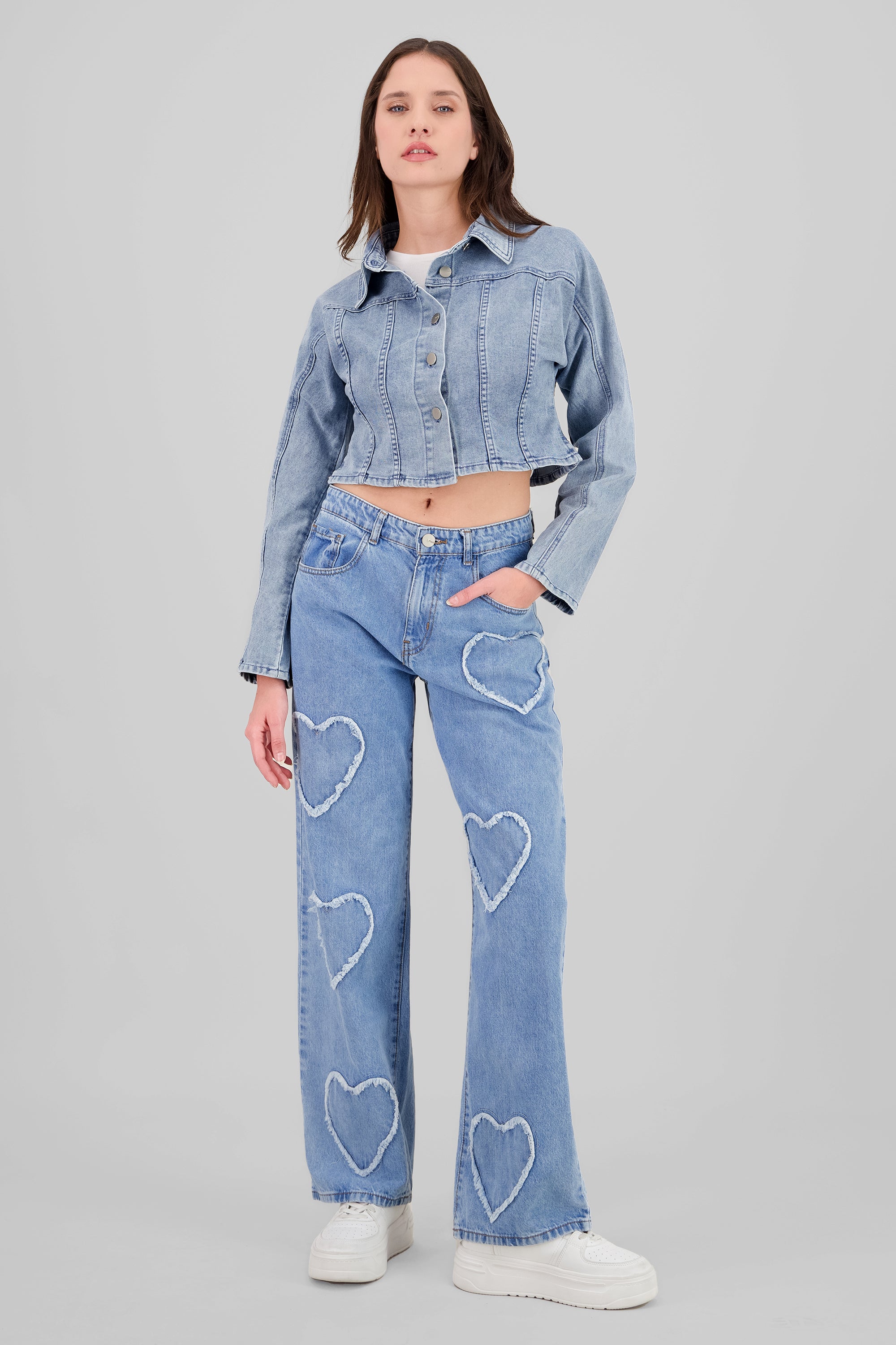 Jeans straight con corazones LIGHT WASH