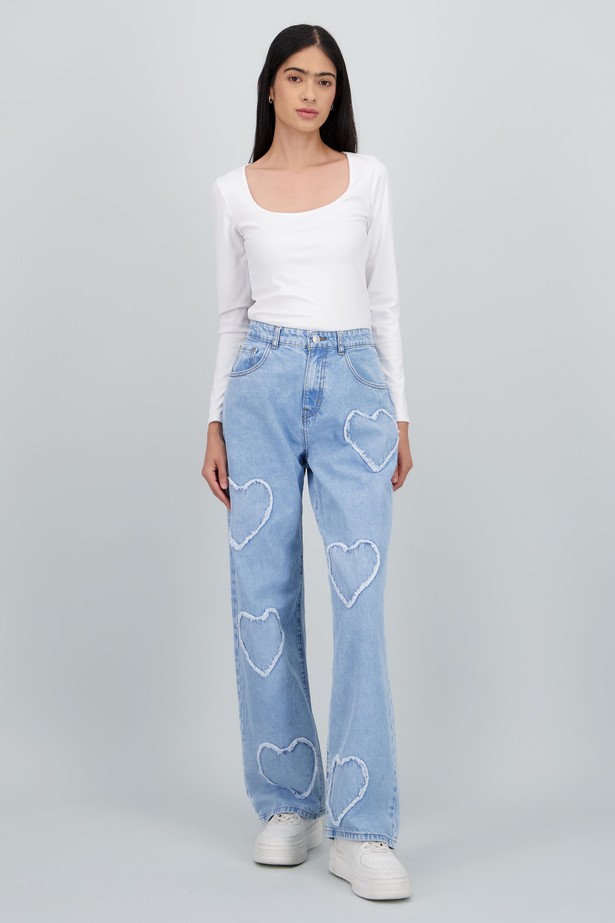 Jeans straight con corazones LIGHT WASH
