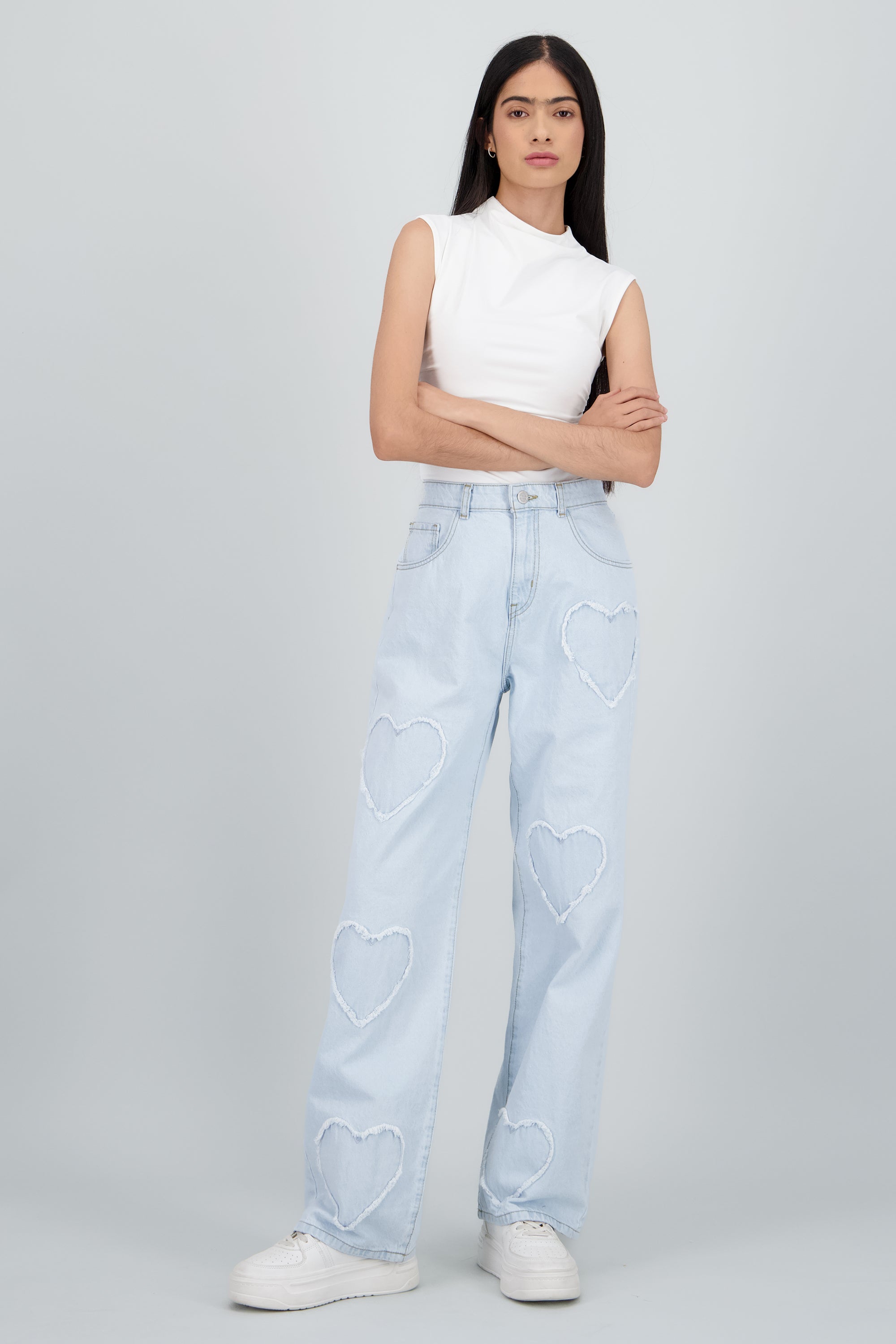 Jeans straight con corazones SUPER BLEACHED