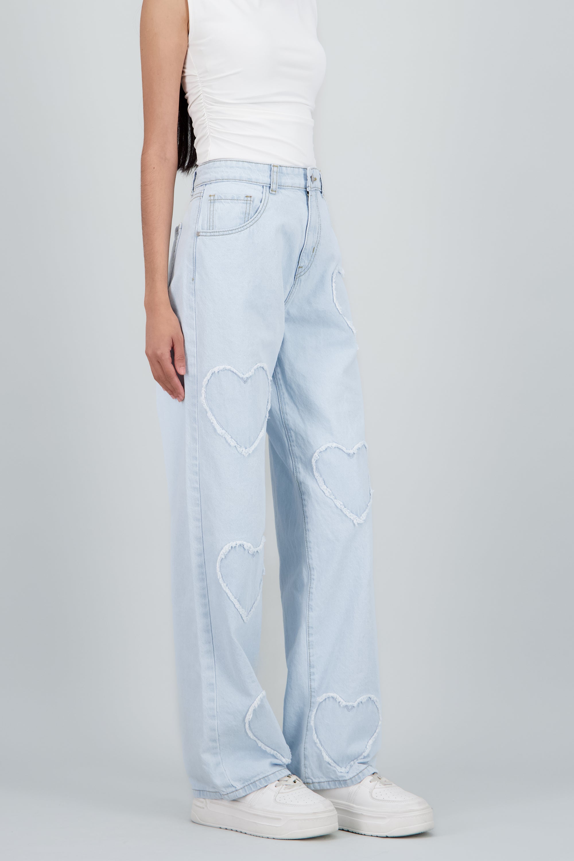 Jeans straight con corazones SUPER BLEACHED