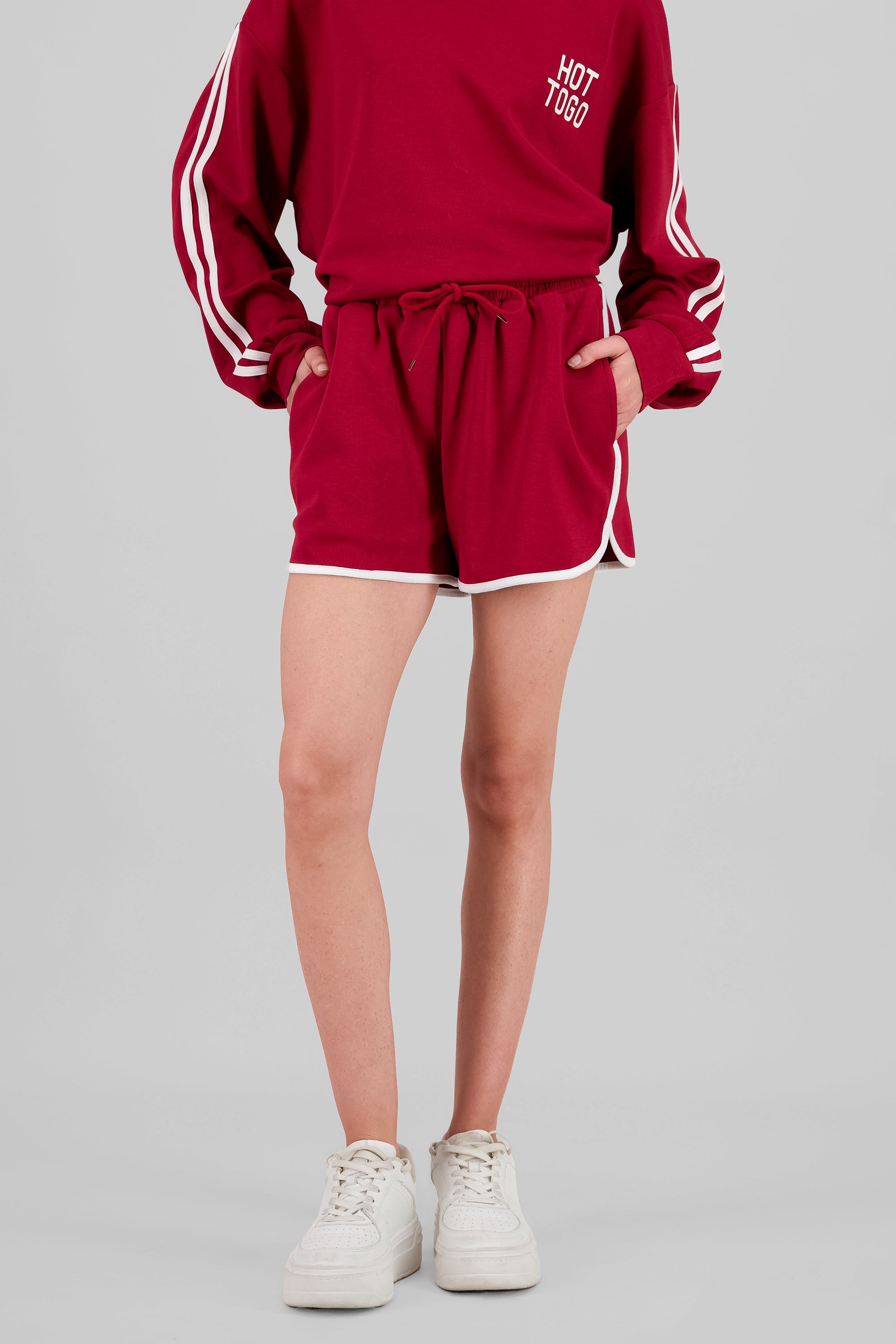 Shorts deportivos con detalle en ruedo ROJO QUEMADO