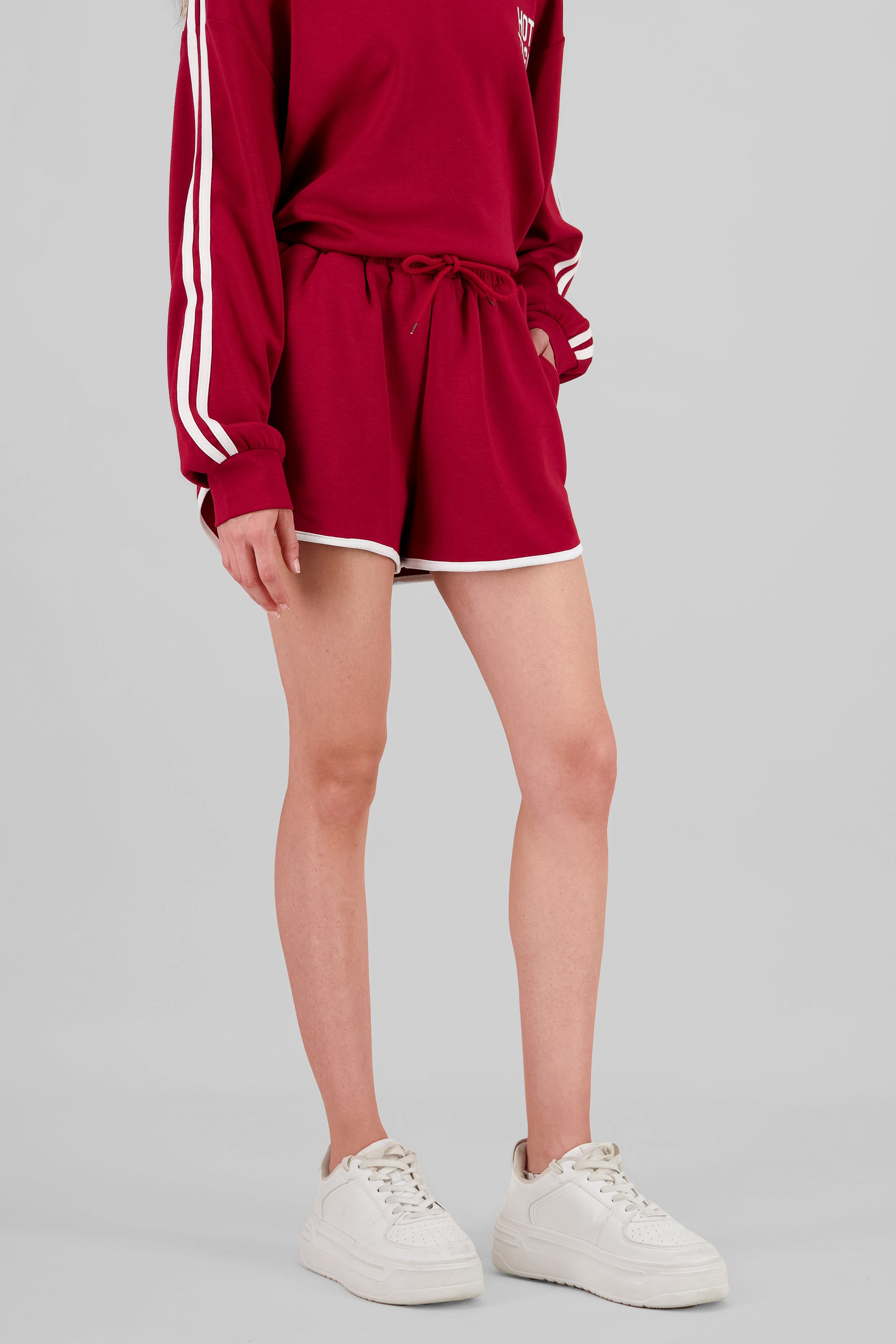 Shorts deportivos con detalle en ruedo ROJO QUEMADO