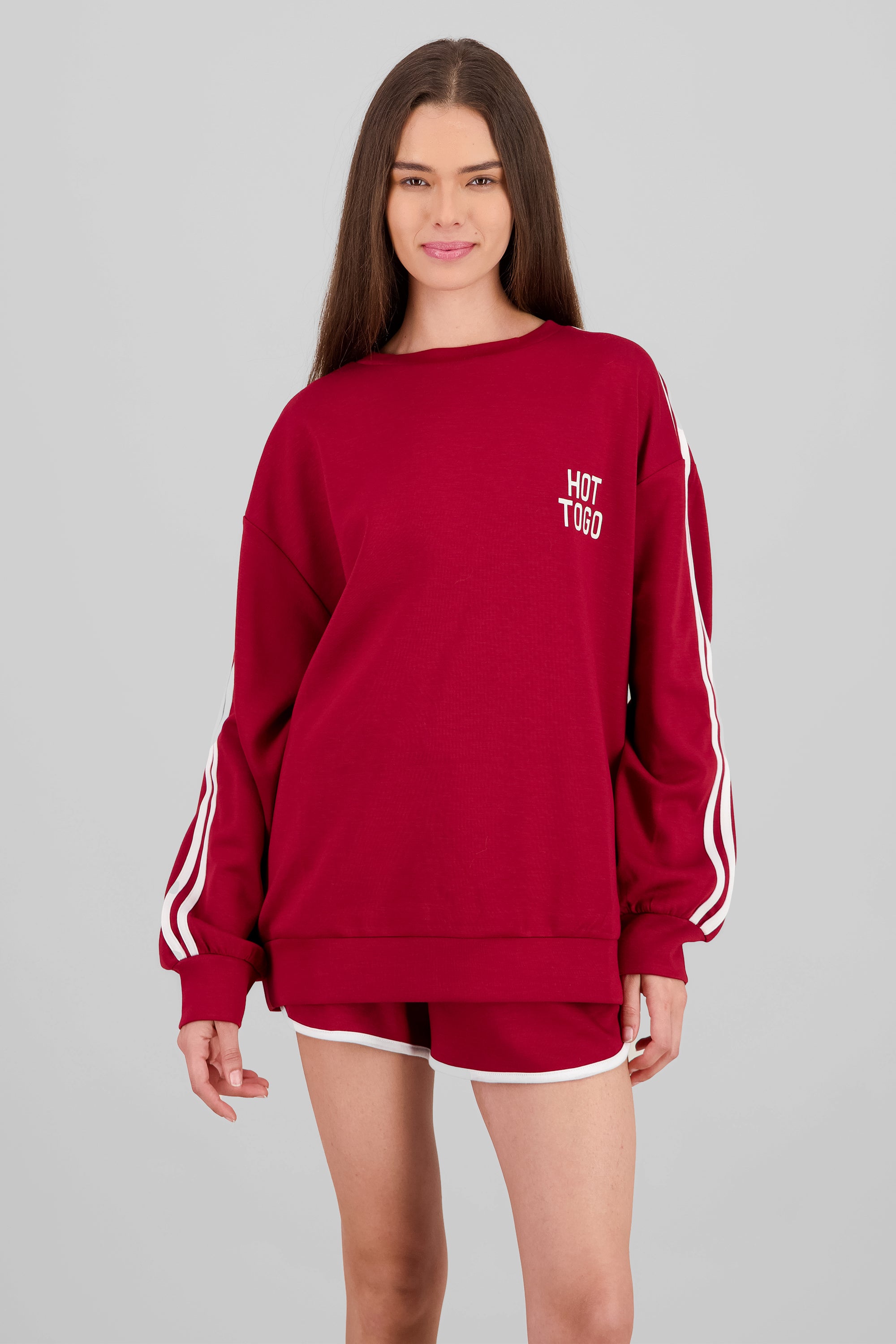 Sudadera con lineas deportivas en manga ROJO QUEMADO