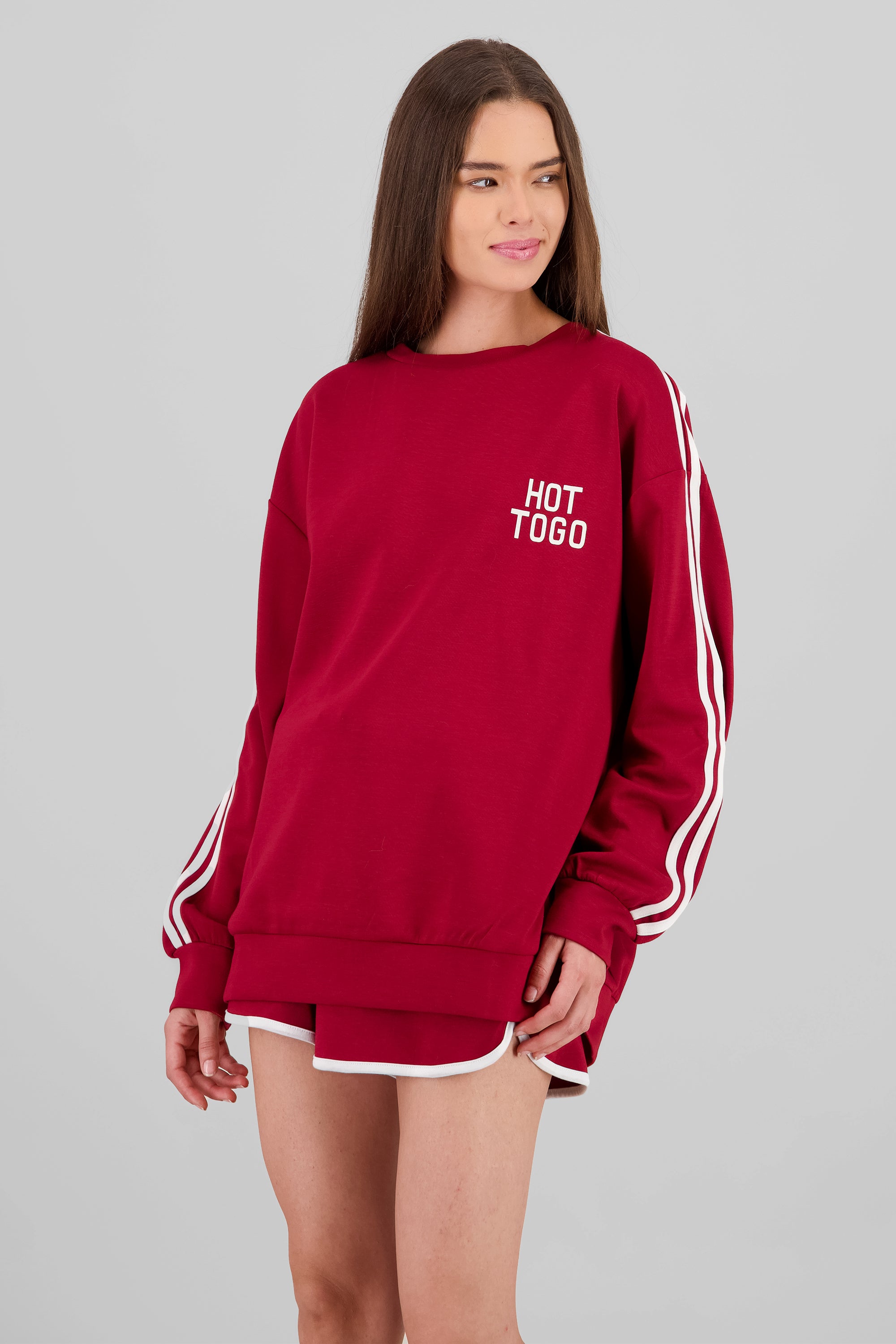 Sudadera con lineas deportivas en manga ROJO QUEMADO