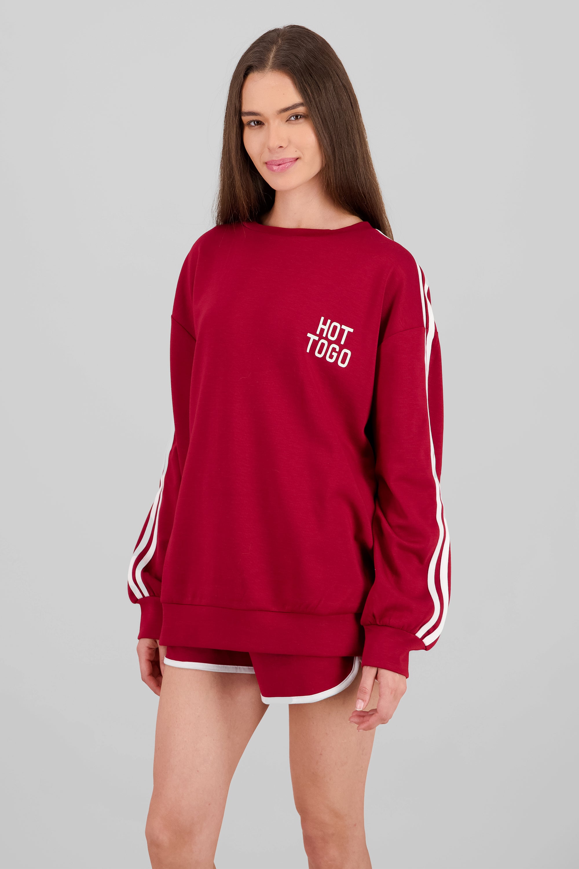 Sudadera con lineas deportivas en manga ROJO QUEMADO