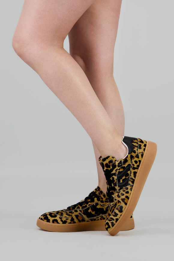 Tenis casual leopardo pelo