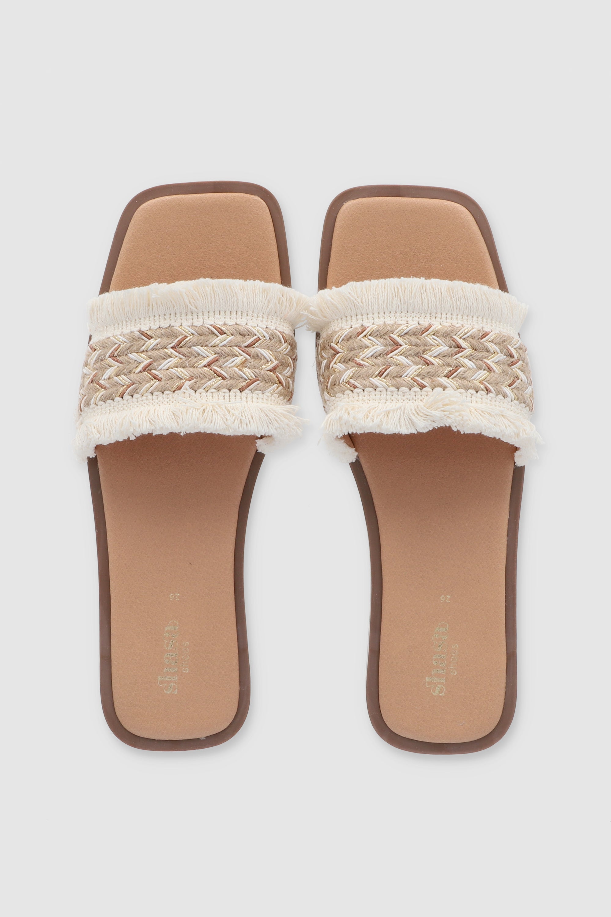 SANDALIA FLECOS DETALLE HUESO