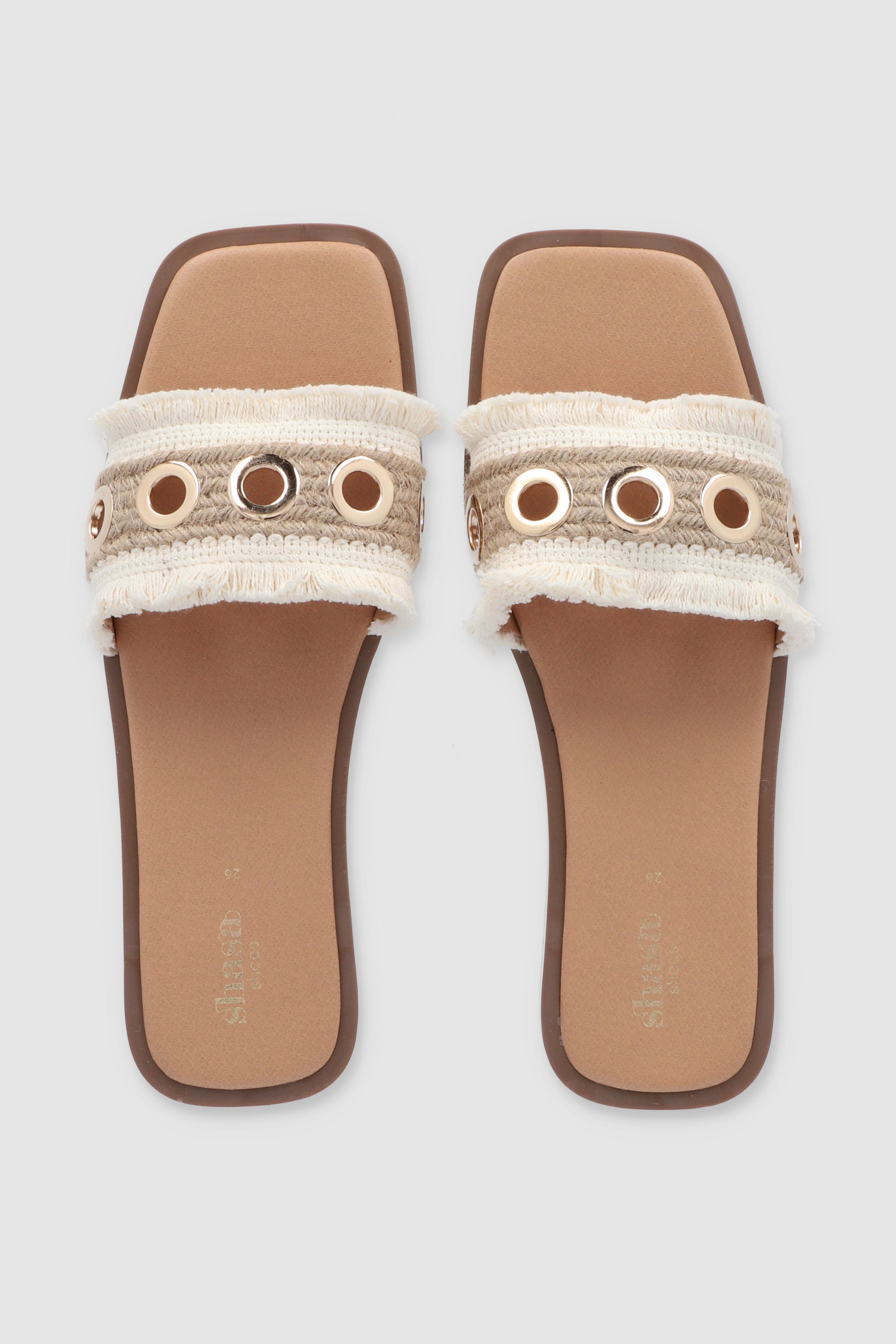 SANDALIA FLECOS STUDS HUESO