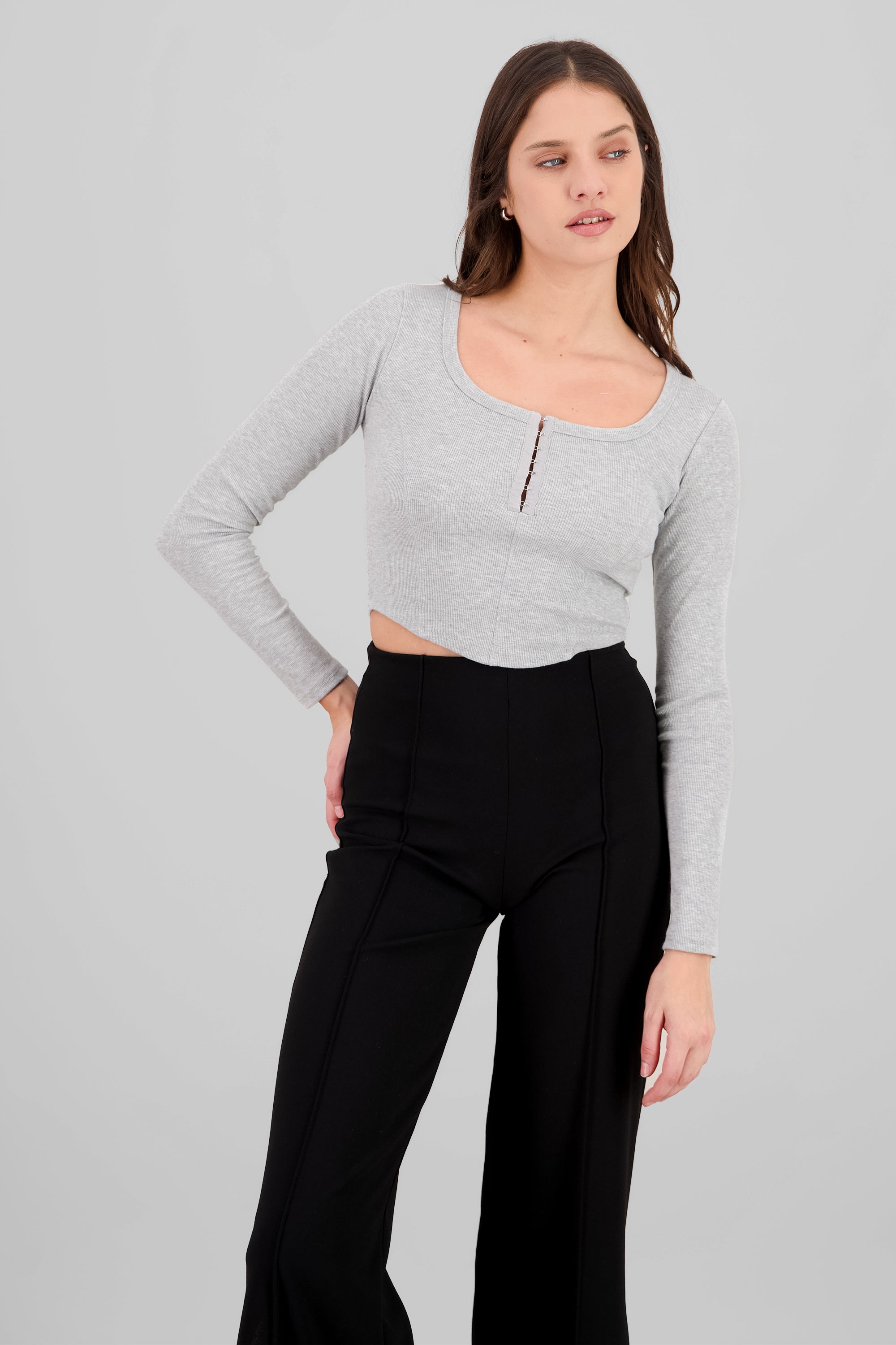 Tops manga larga escote cuadrado con broches GRIS