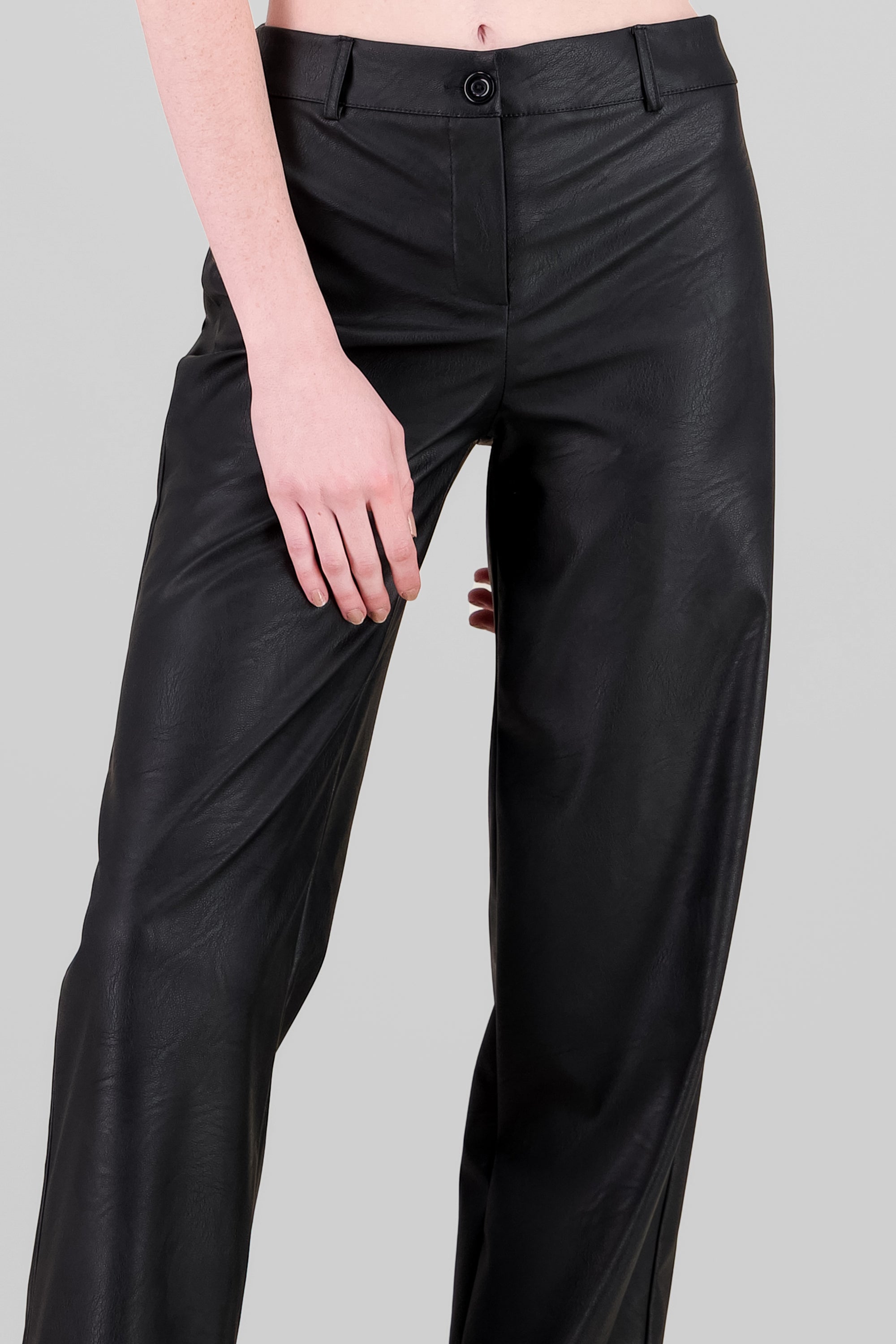 Pantalon recto efecto piel textura NEGRO