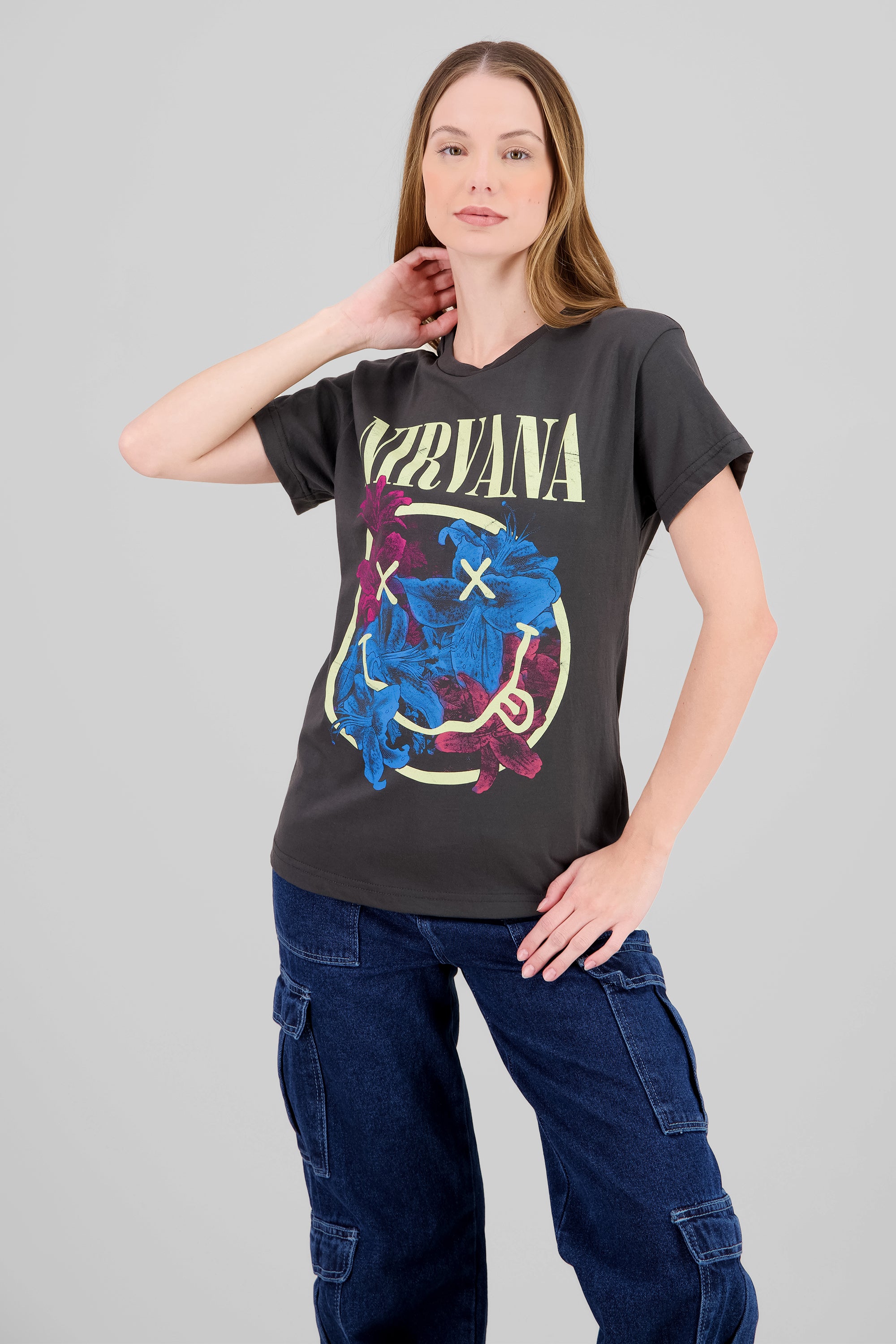 Playera Nirvana cara flores GRIS OBSCURO