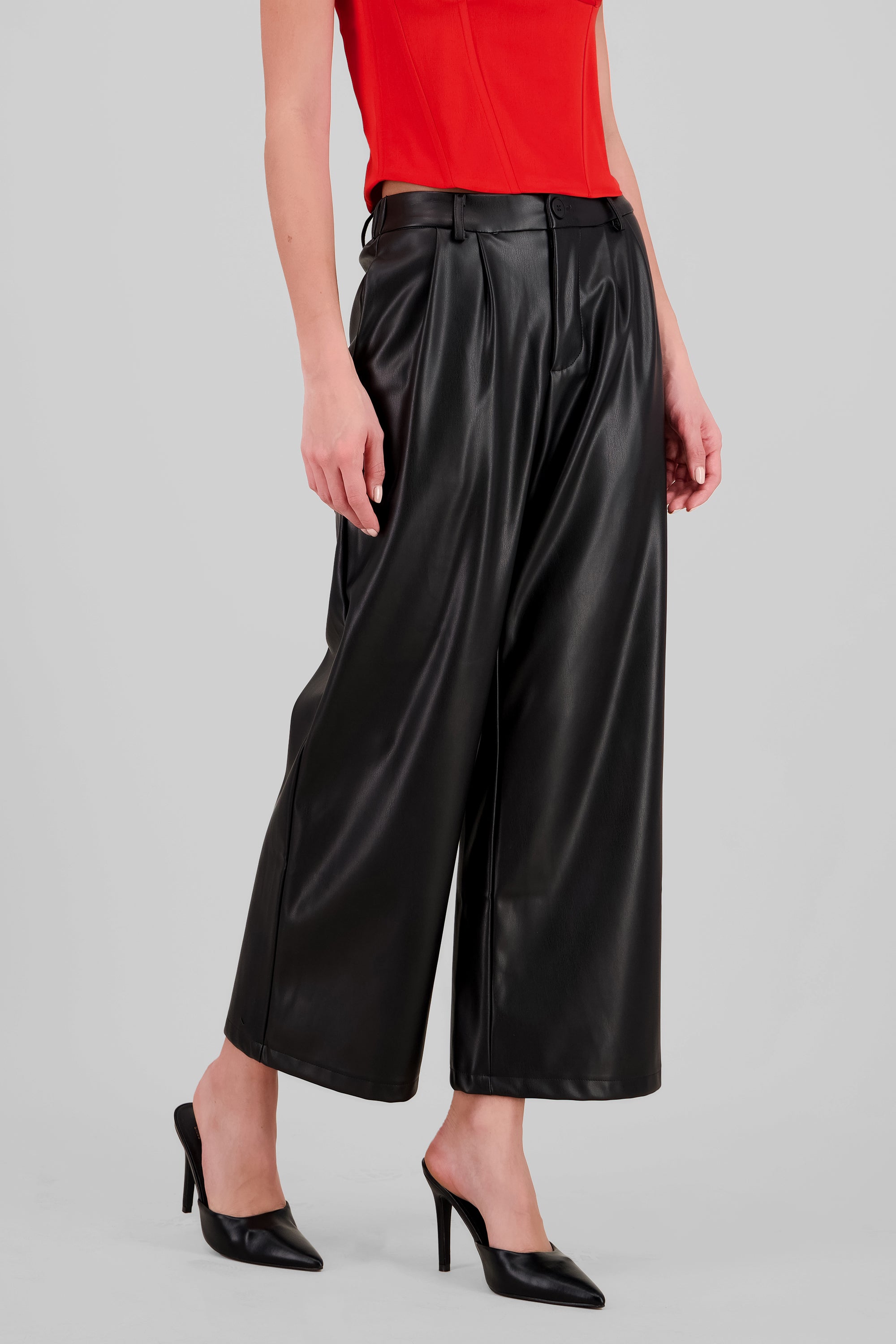 Pantalon amplio efecto piel NEGRO