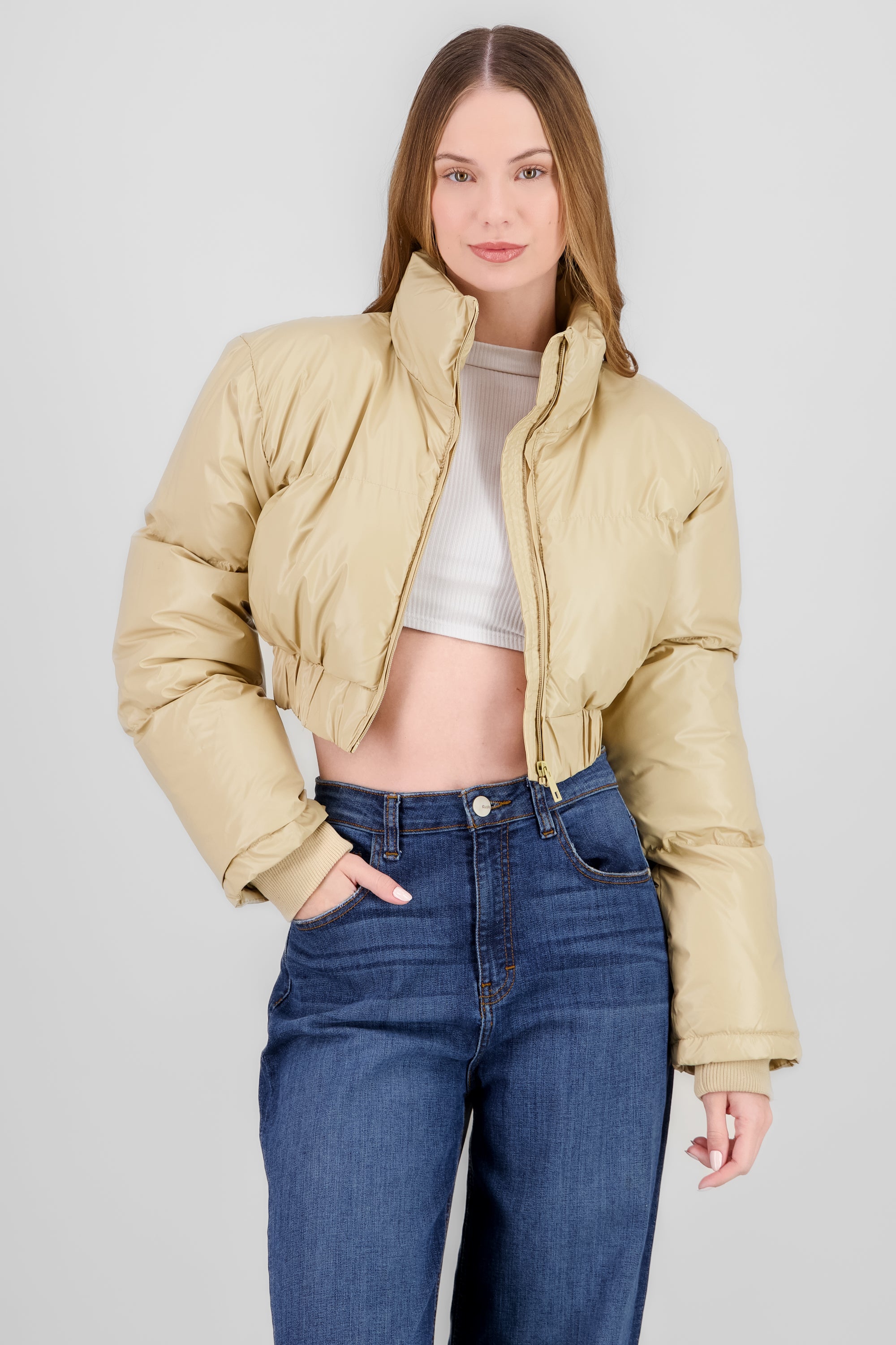 Chamarra crop capitonada BEIGE