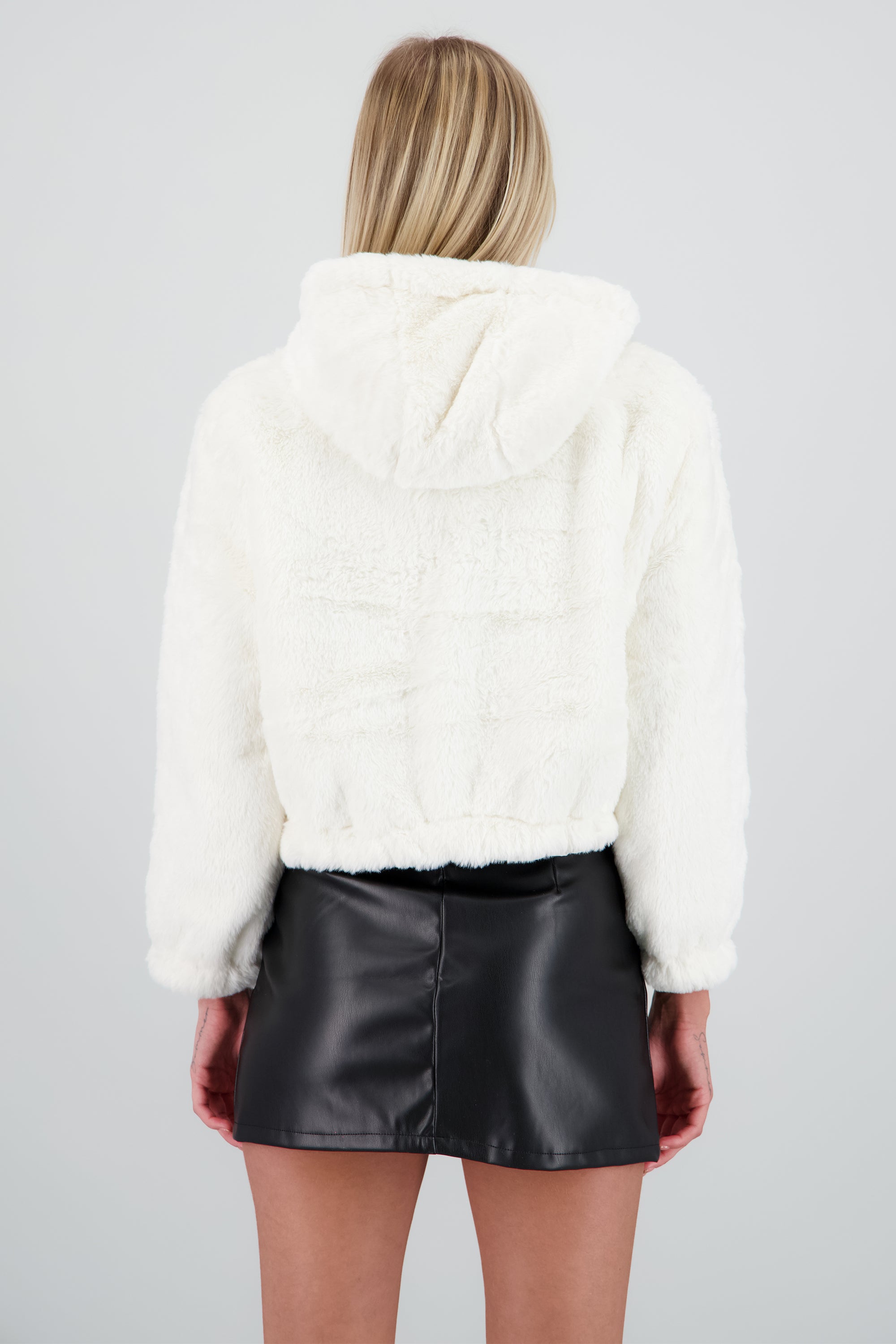 Chamarra crop peluche BLANCO