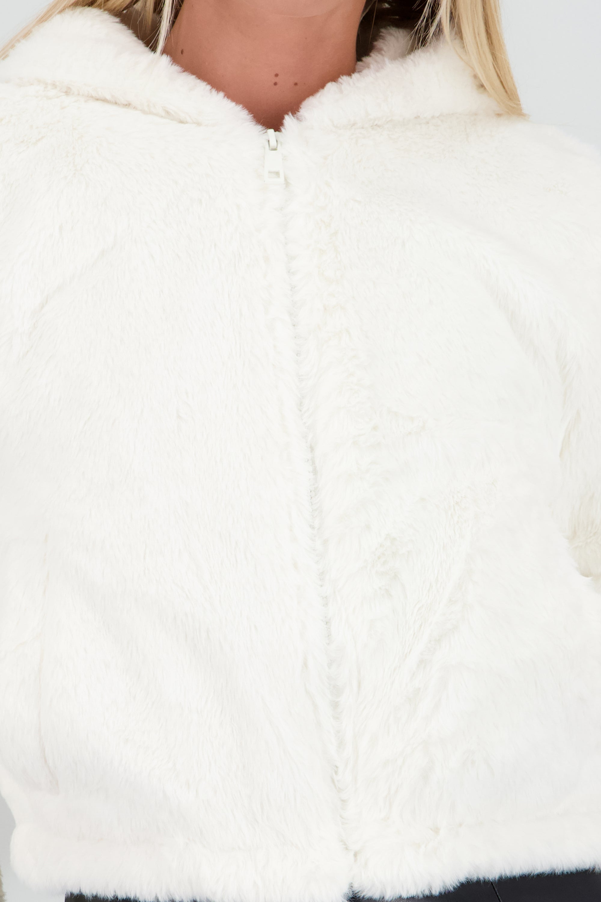 Chamarra crop peluche BLANCO