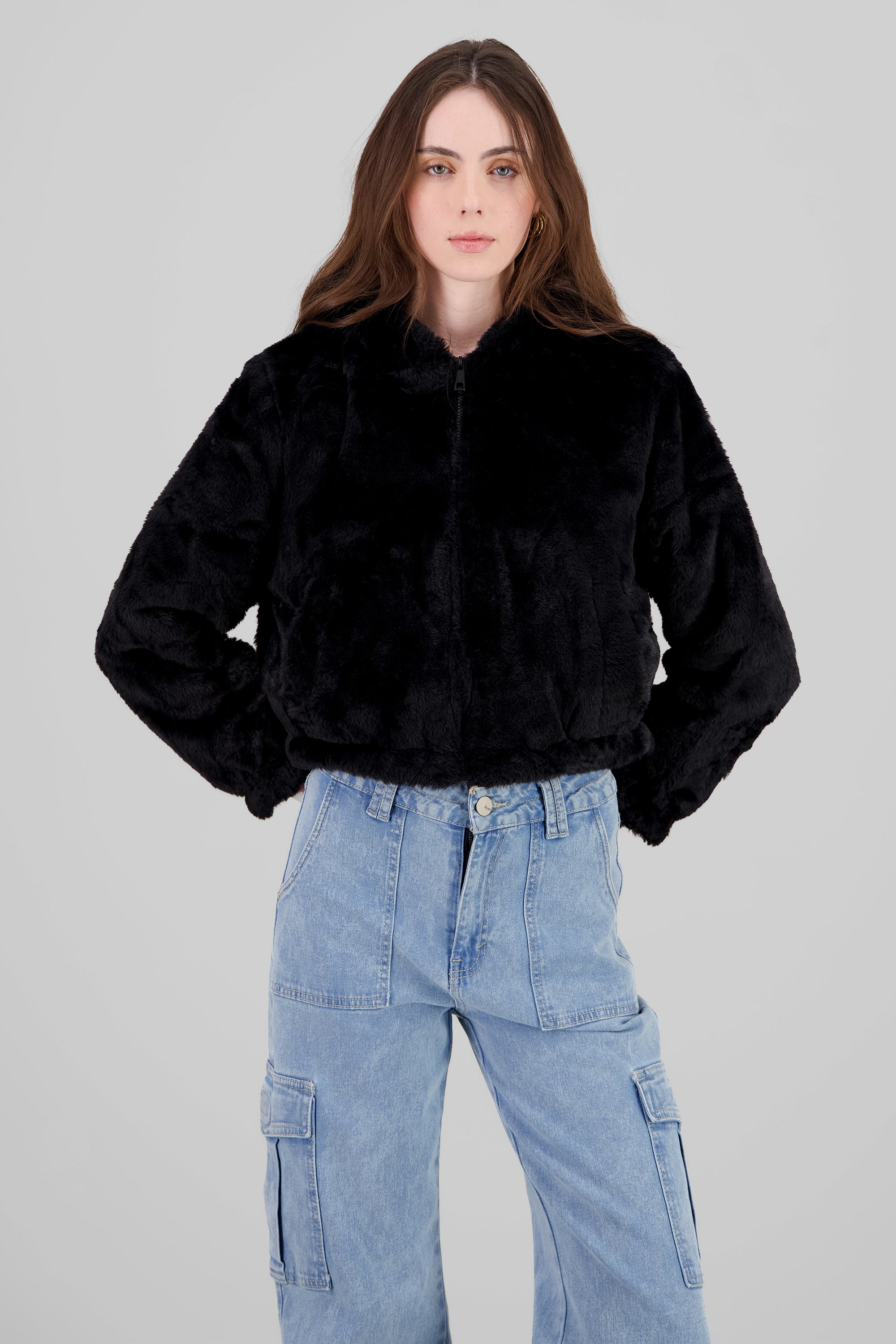 Chamarra crop peluche NEGRO