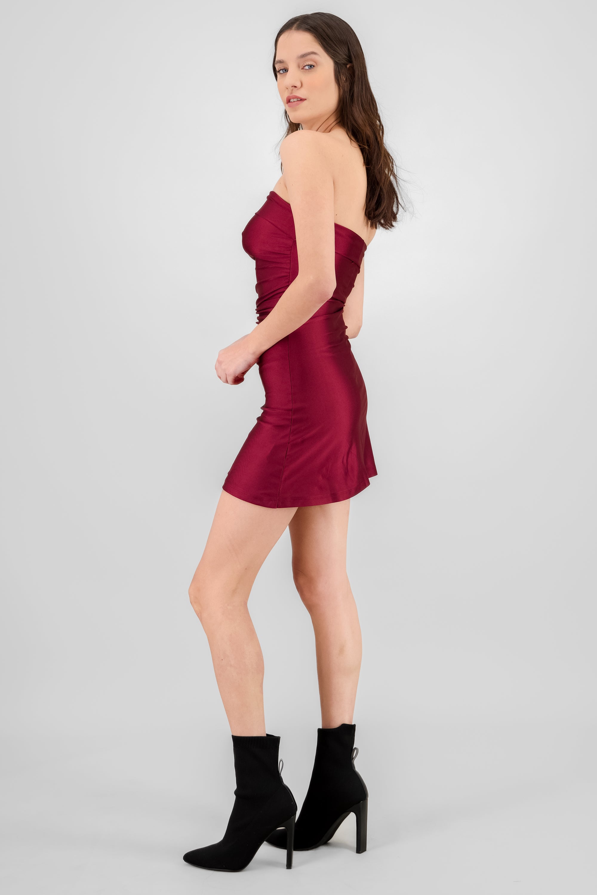 Vestido mini satinado strapples VINO