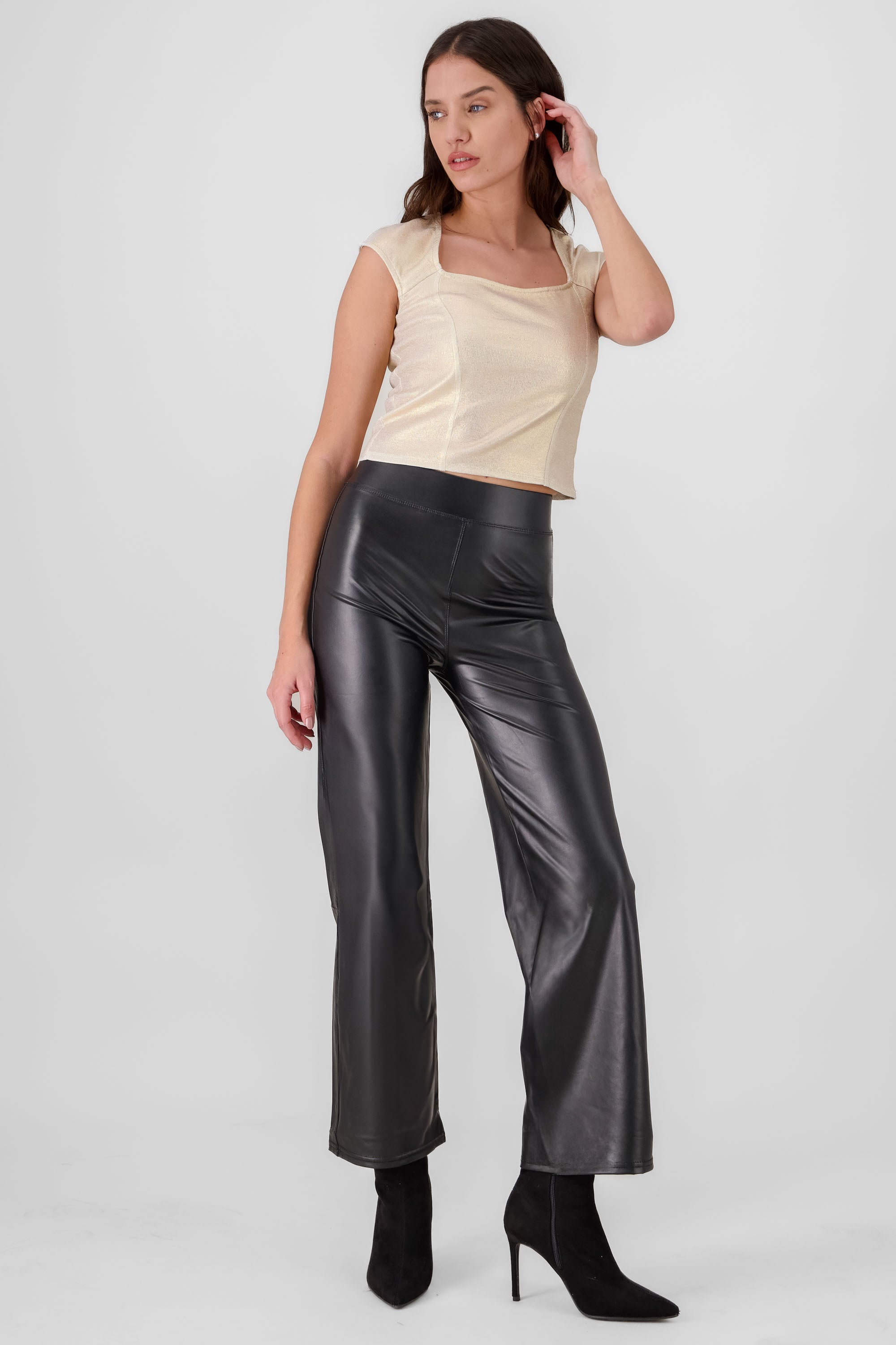 Pantalones tipo piel flare NEGRO