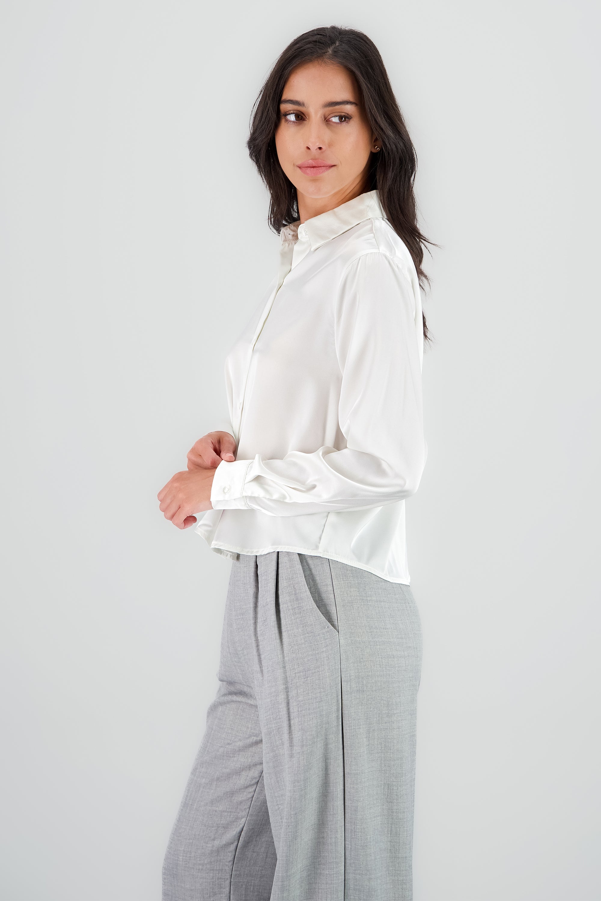 Camisa satinada lisa cropped BLANCO