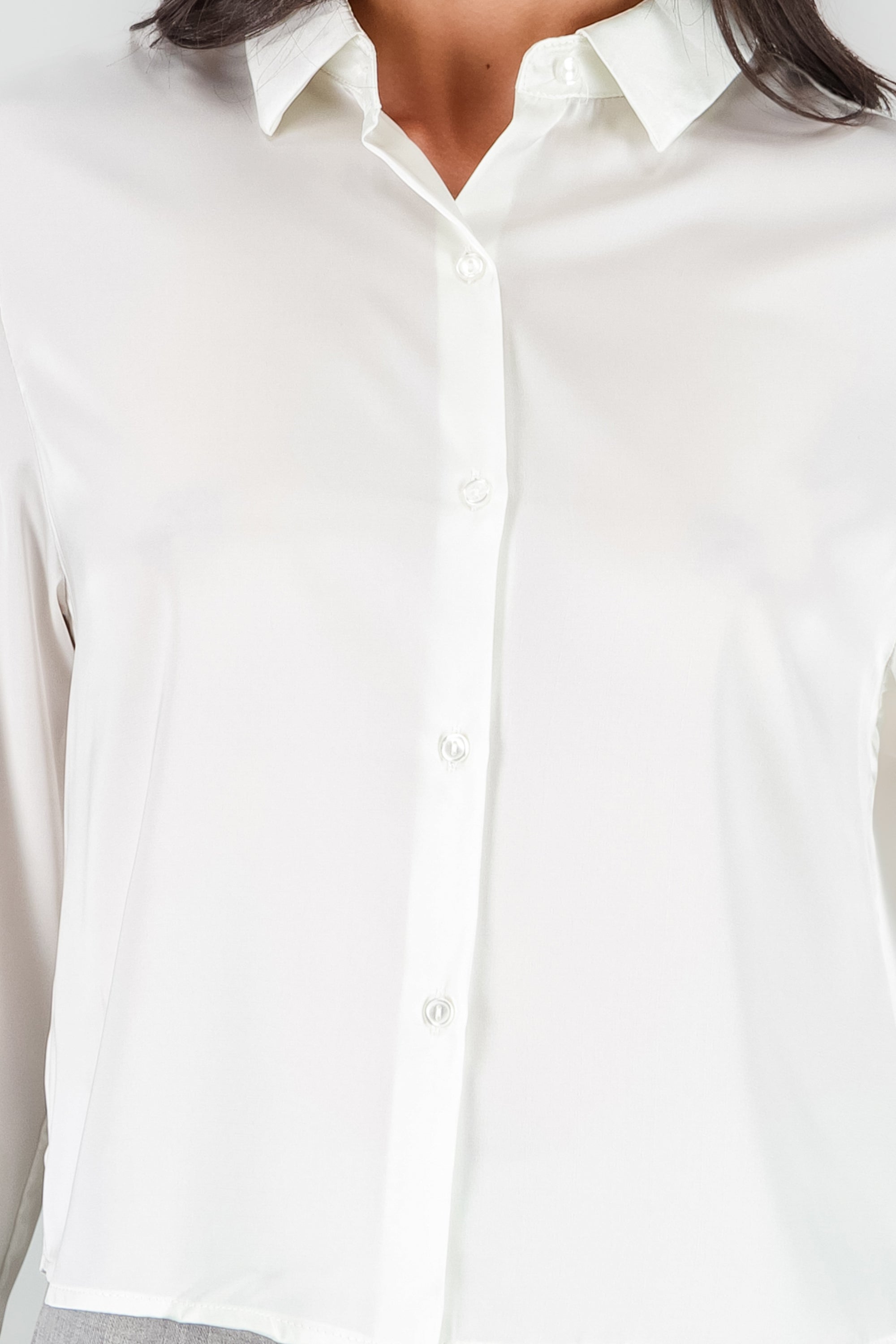 Camisa satinada lisa cropped BLANCO