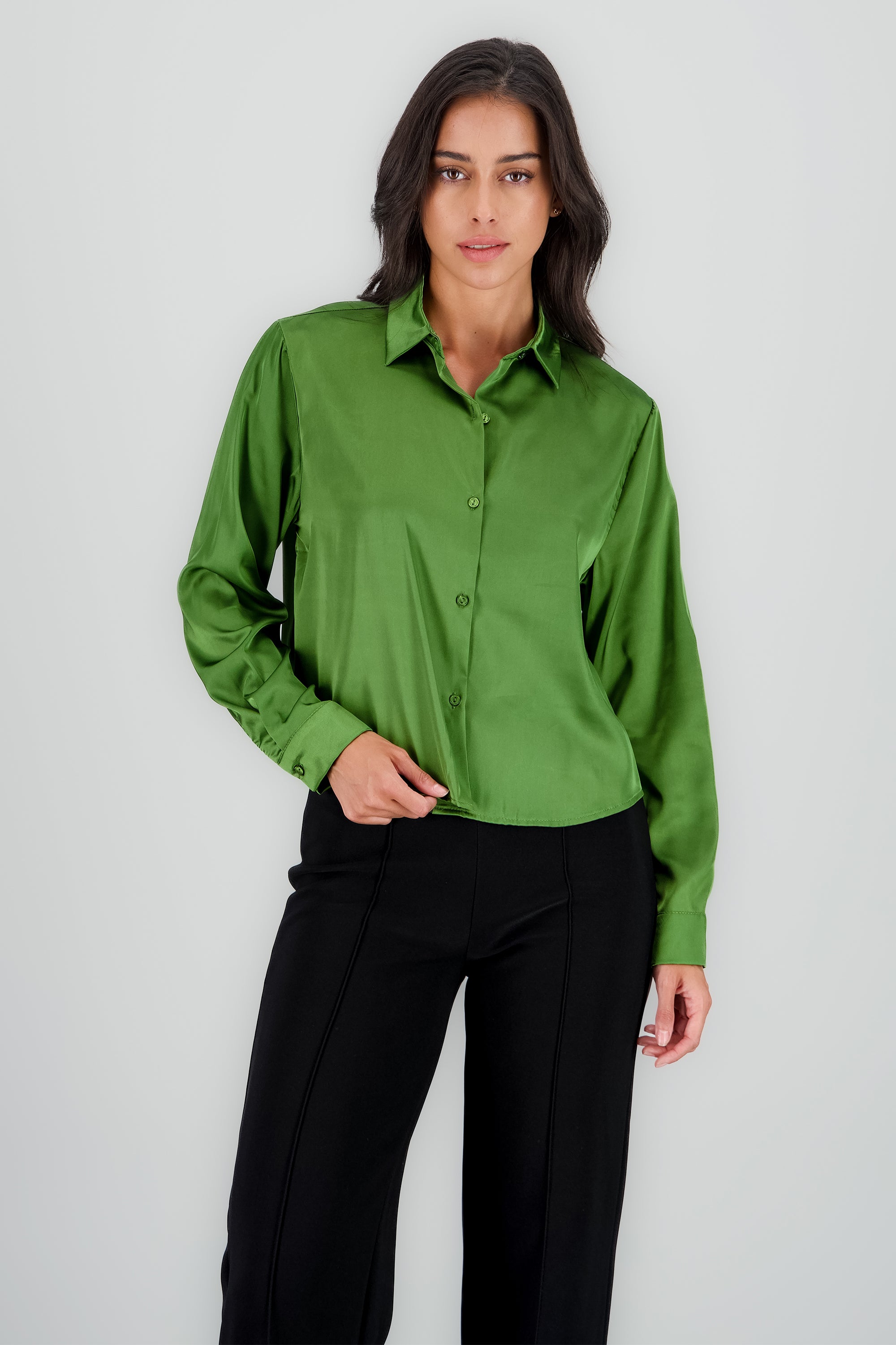 Camisa satinada lisa cropped OLIVO