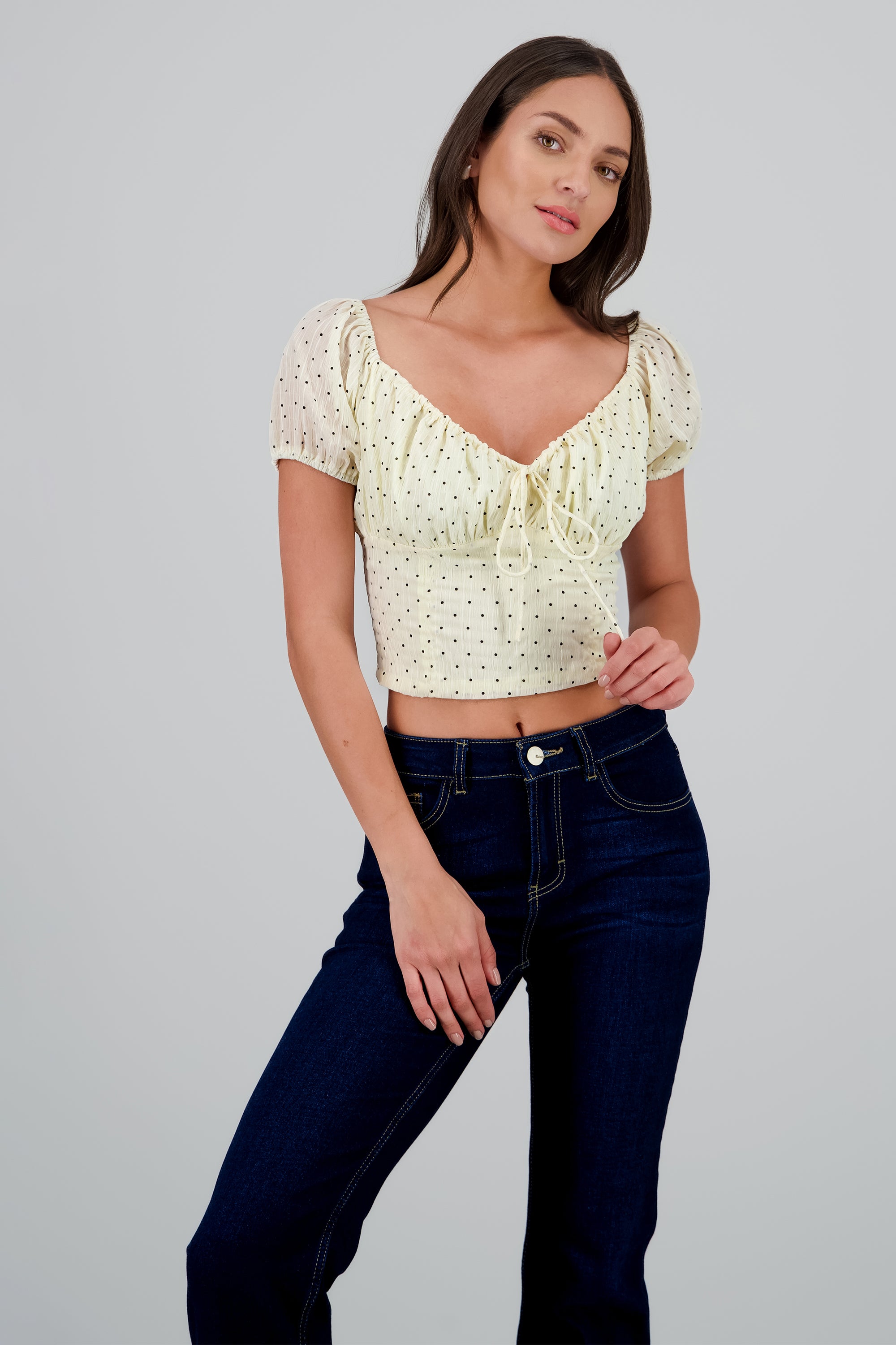 Blusa con mini polkas con lace up en la espala CREMA