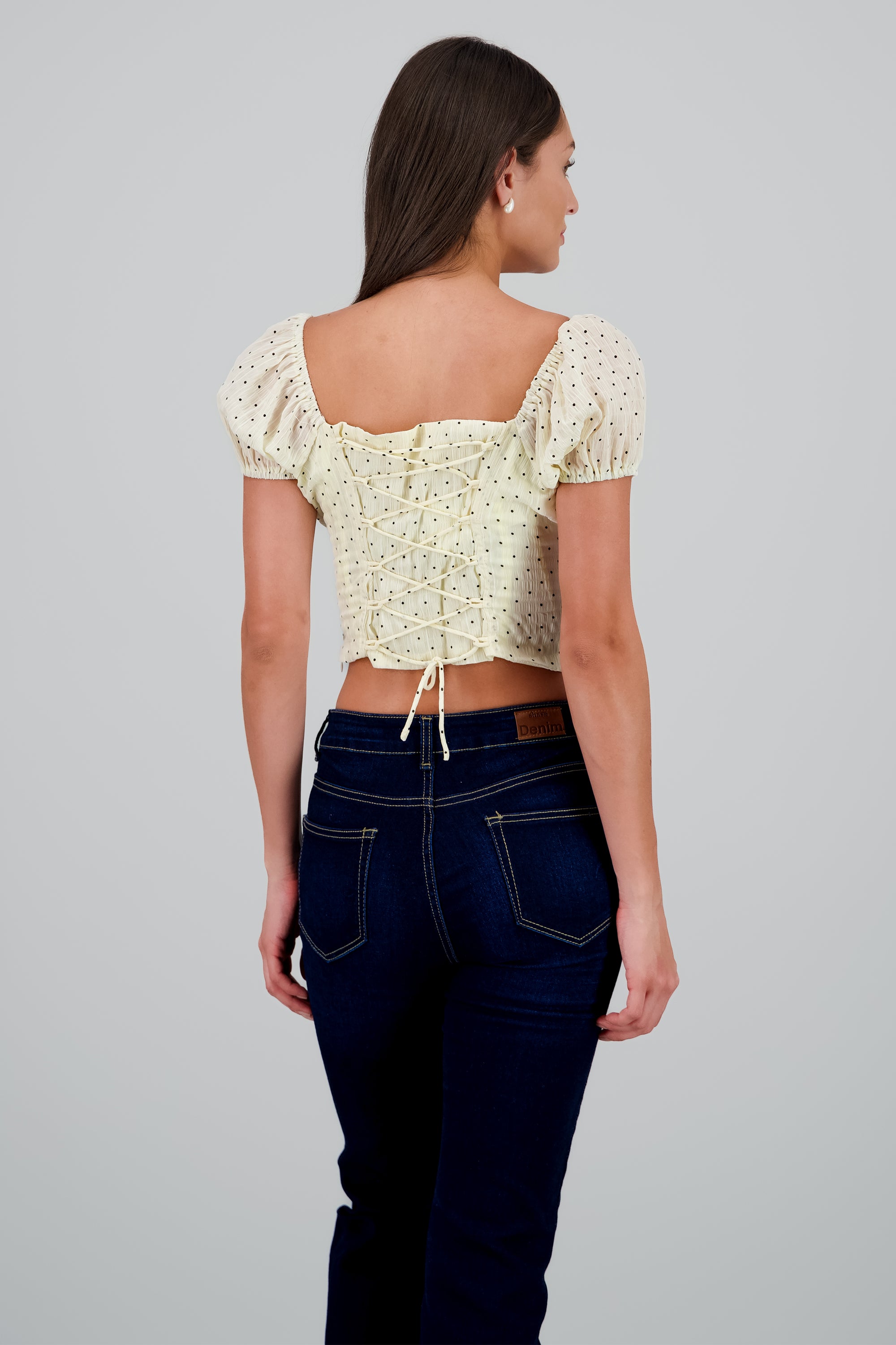 Blusa con mini polkas con lace up en la espala CREMA