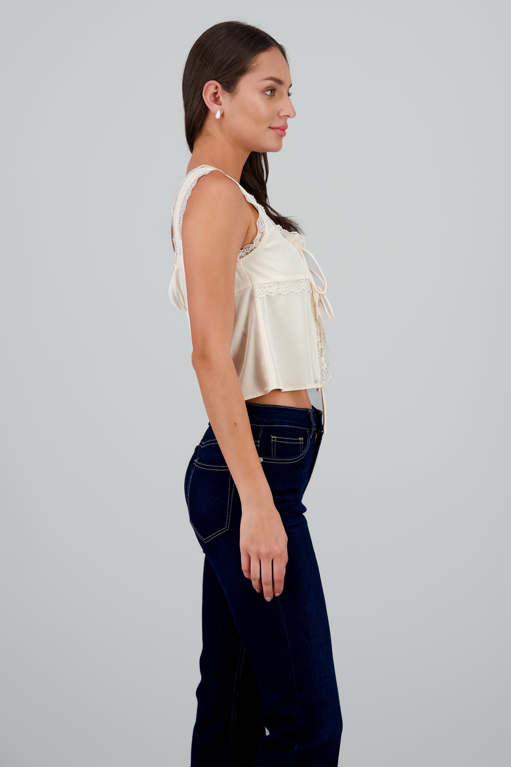 Blusa satin encaje con moños amarres CREMA