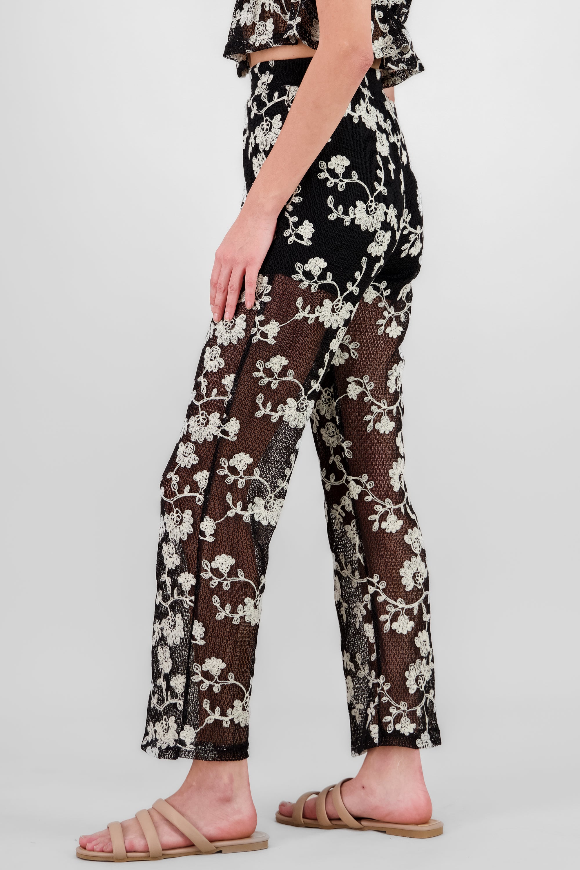 Pantalon bordado flores NEGRO COMBO