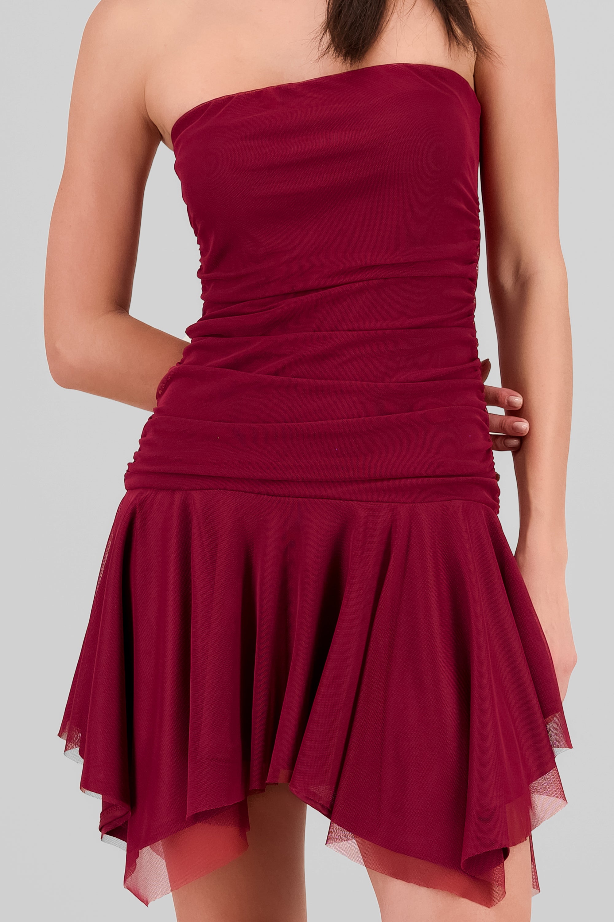 Vestido mini asimetrico de mesh