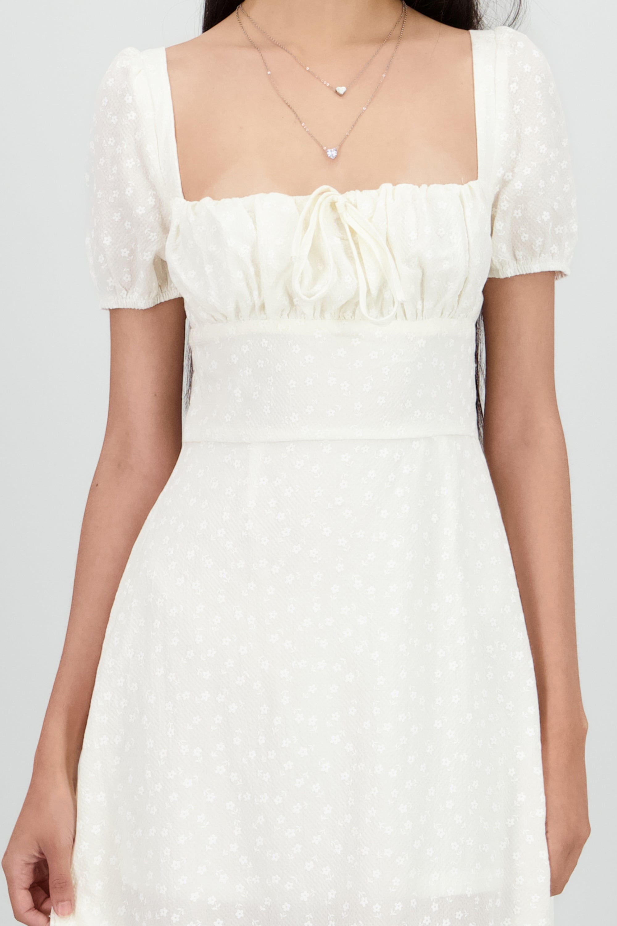 Vestido mini flores manga corta CREMA