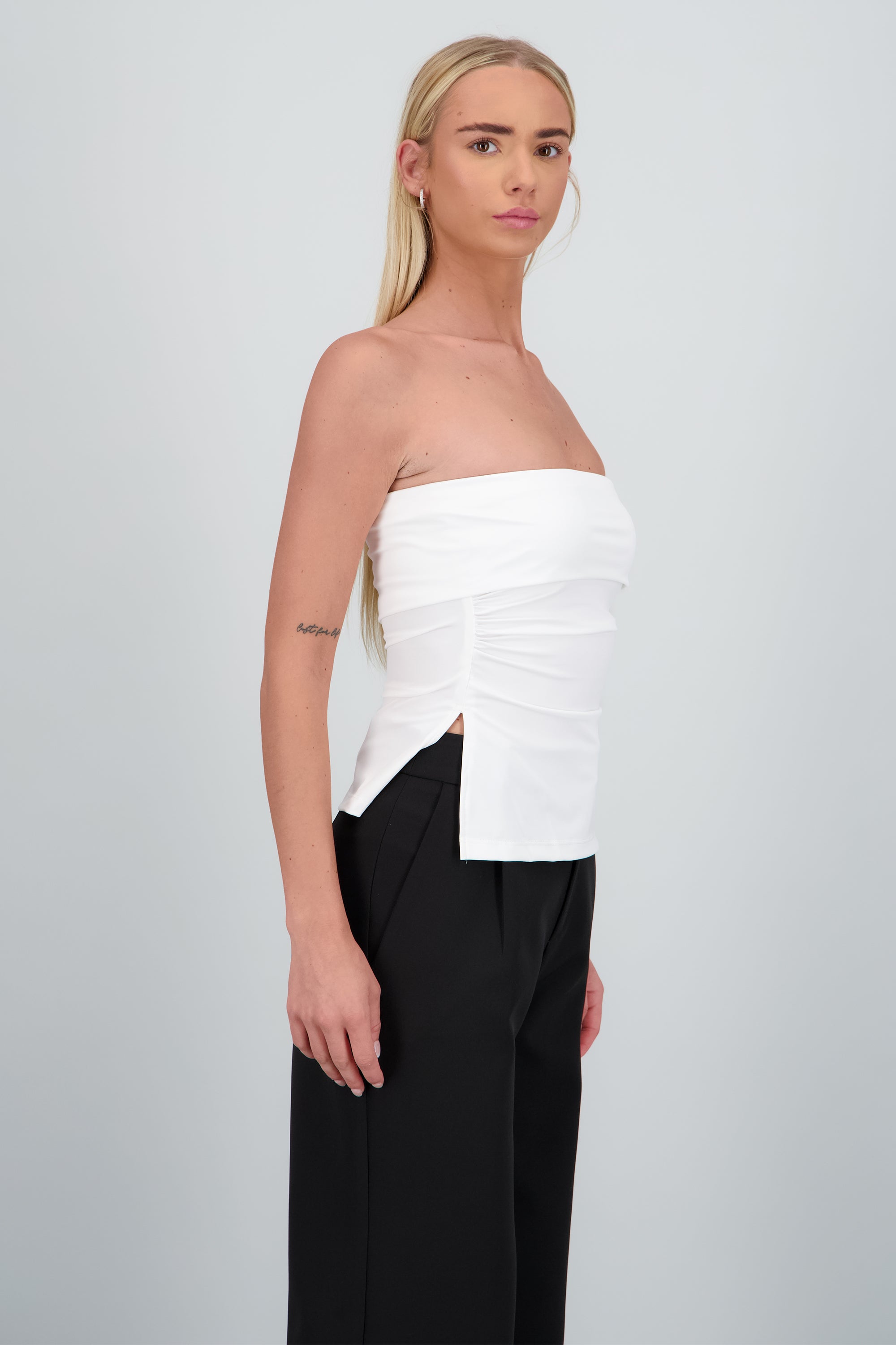 Top tubo con dobles escote HUESO