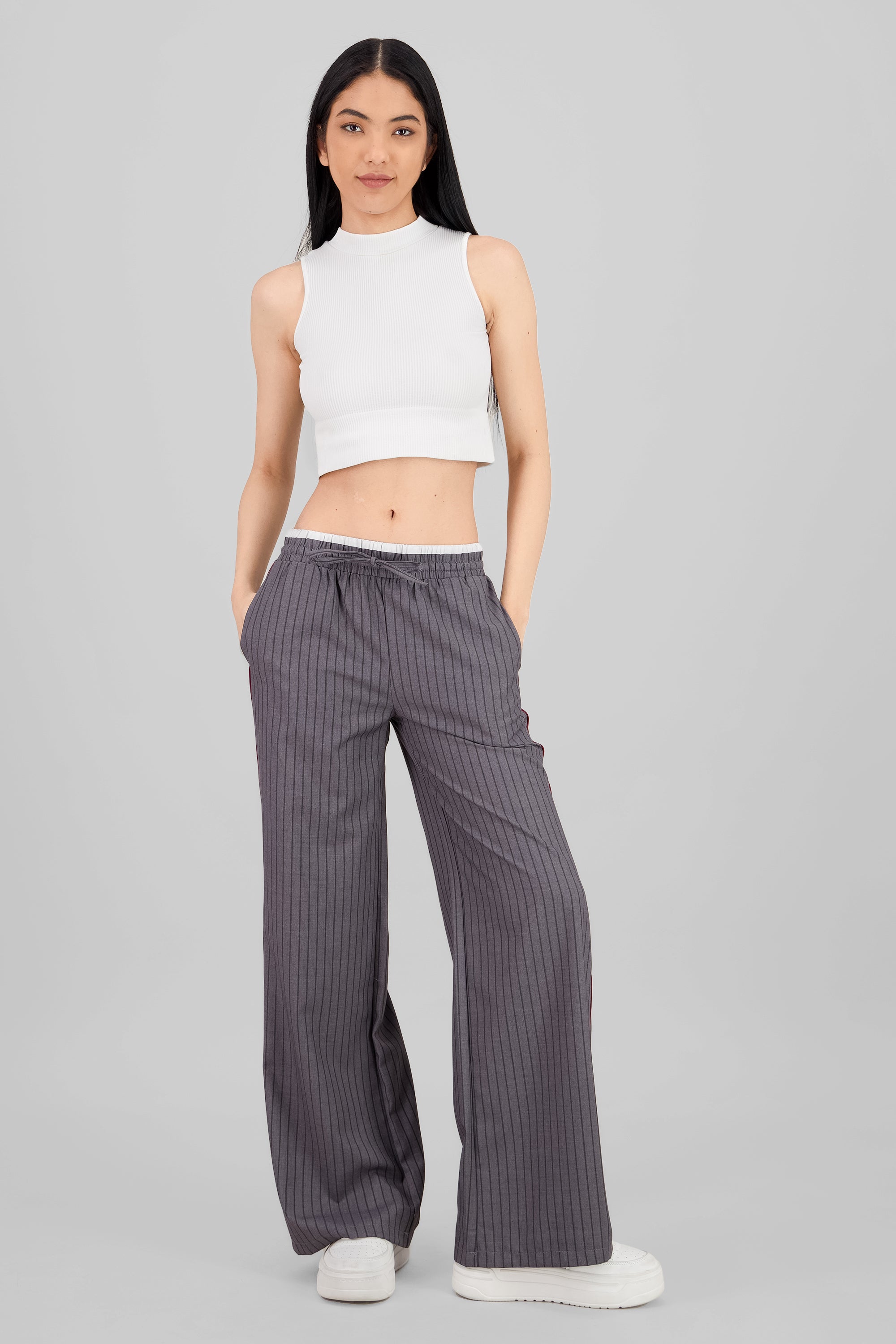 Pantalon recto rayas GRIS