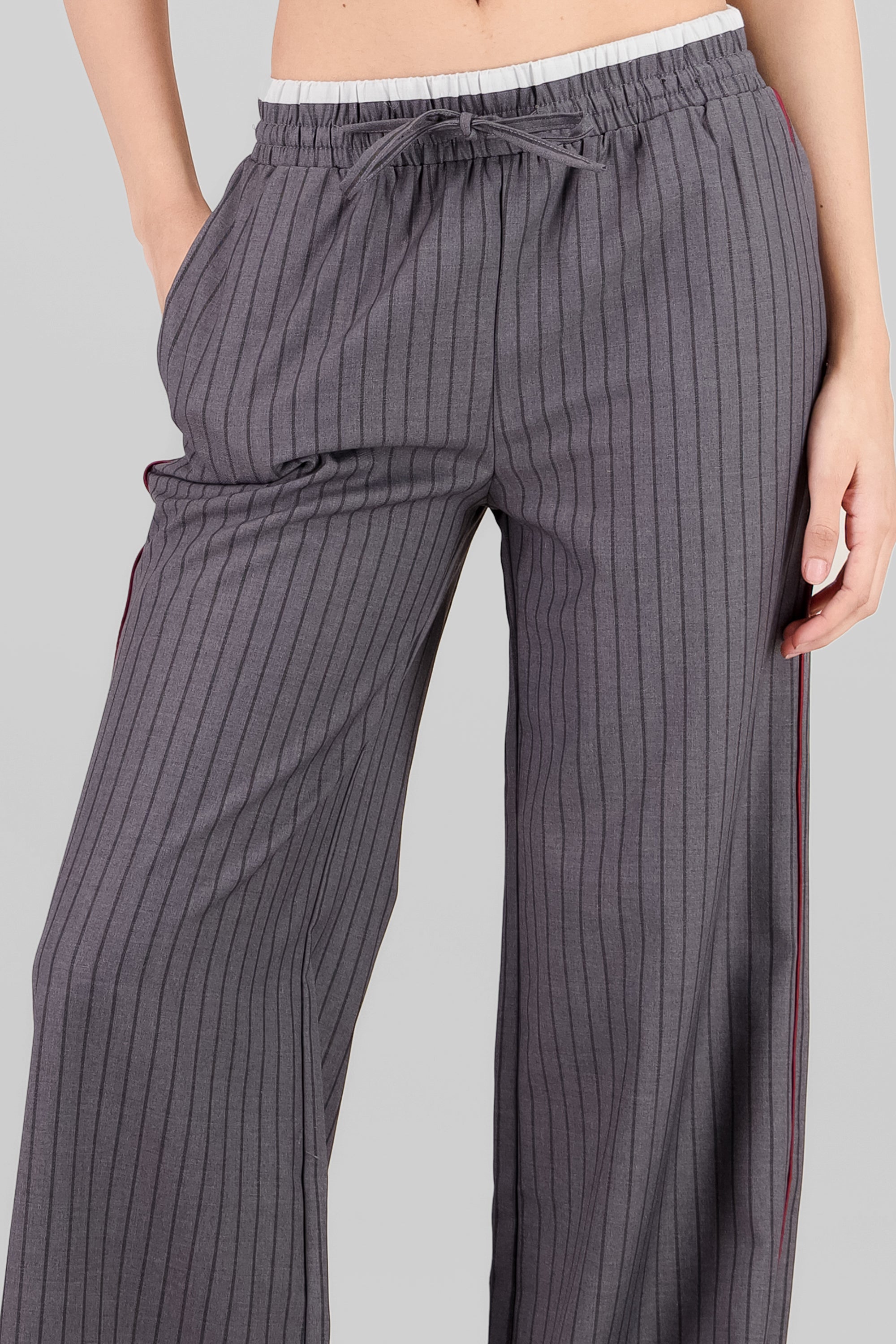 Pantalon recto rayas GRIS