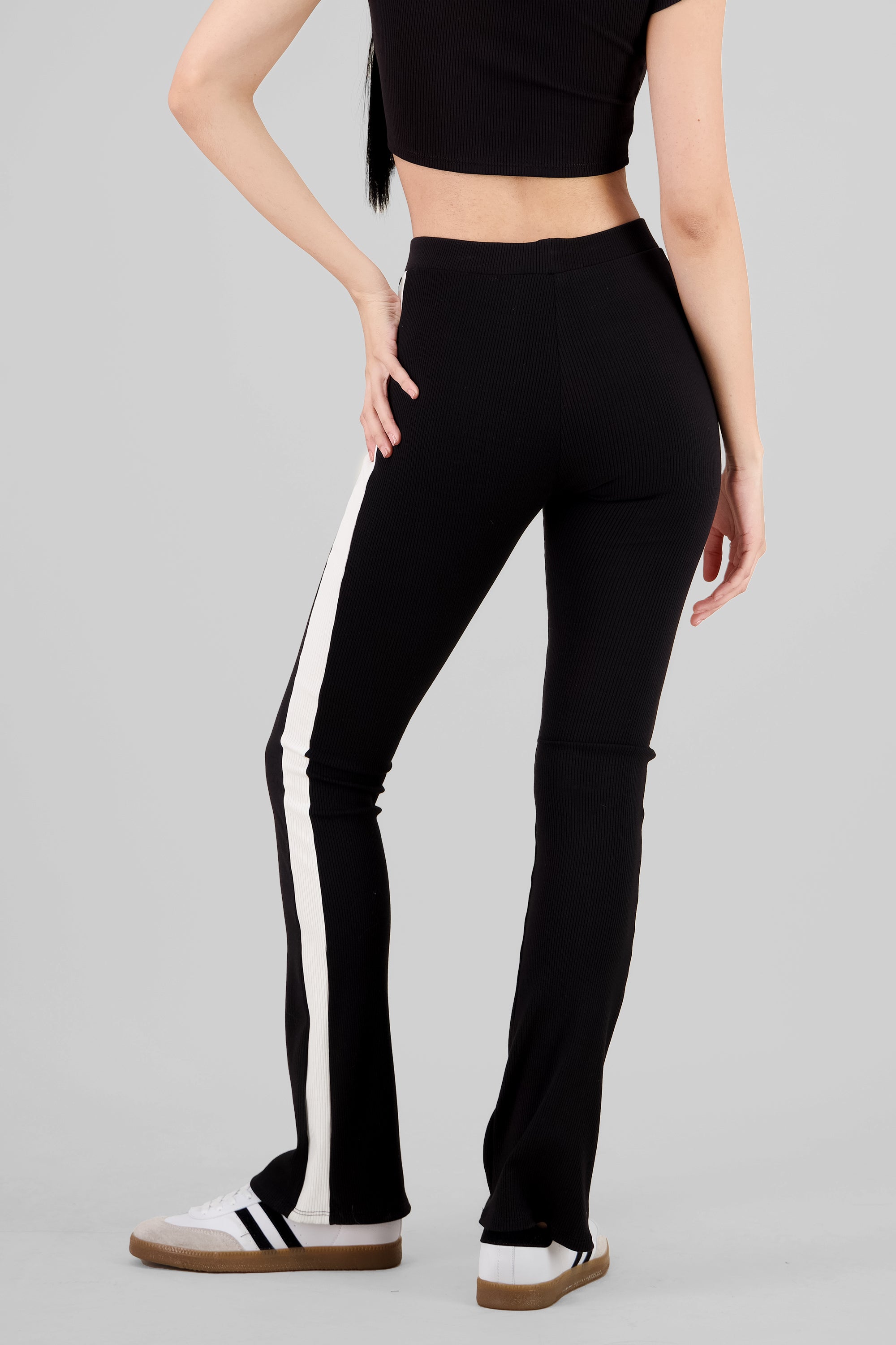 Pantalon flare rib detalle linea contraste NEGRO