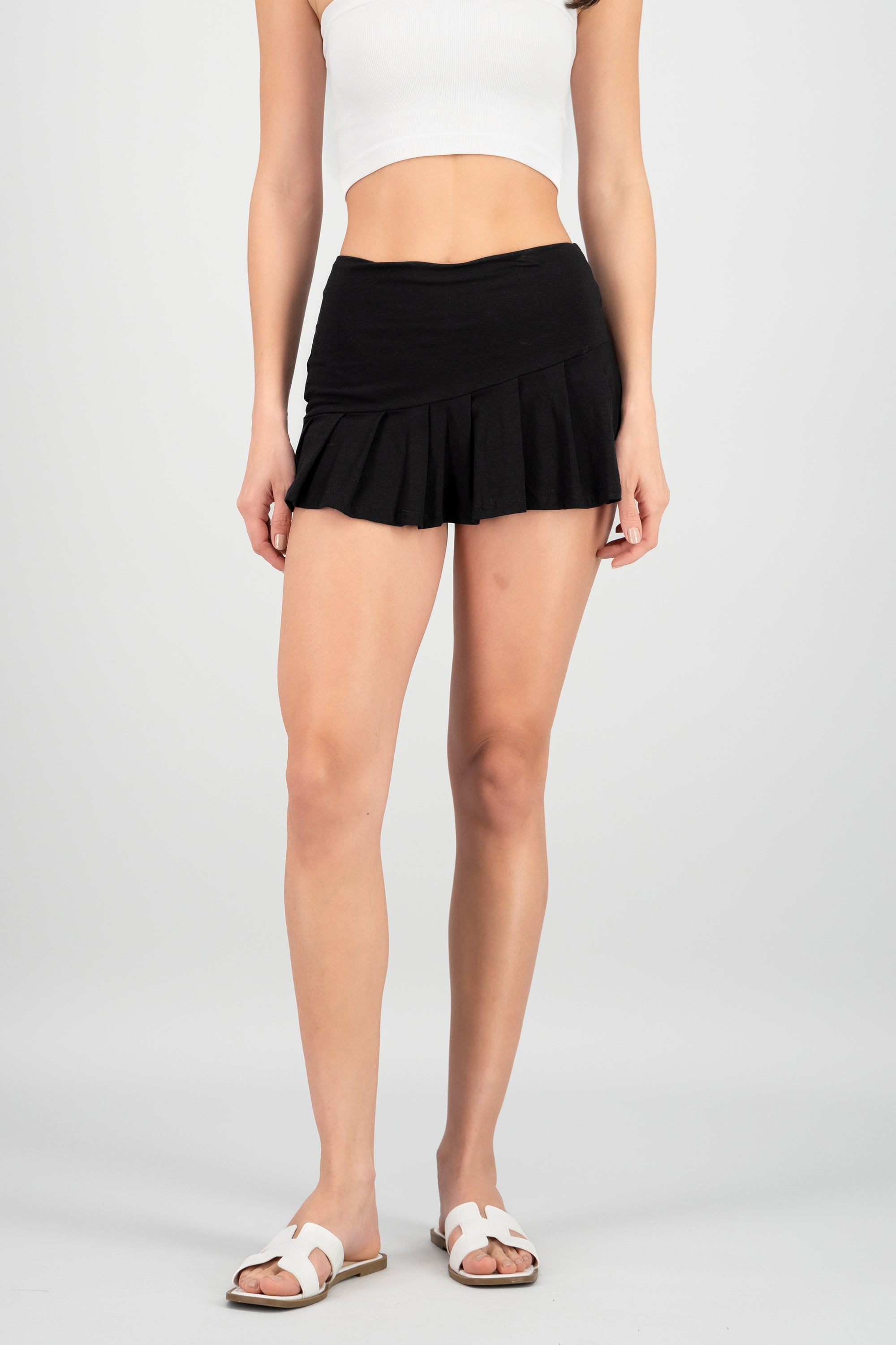 Falda short tableada diagonal NEGRO