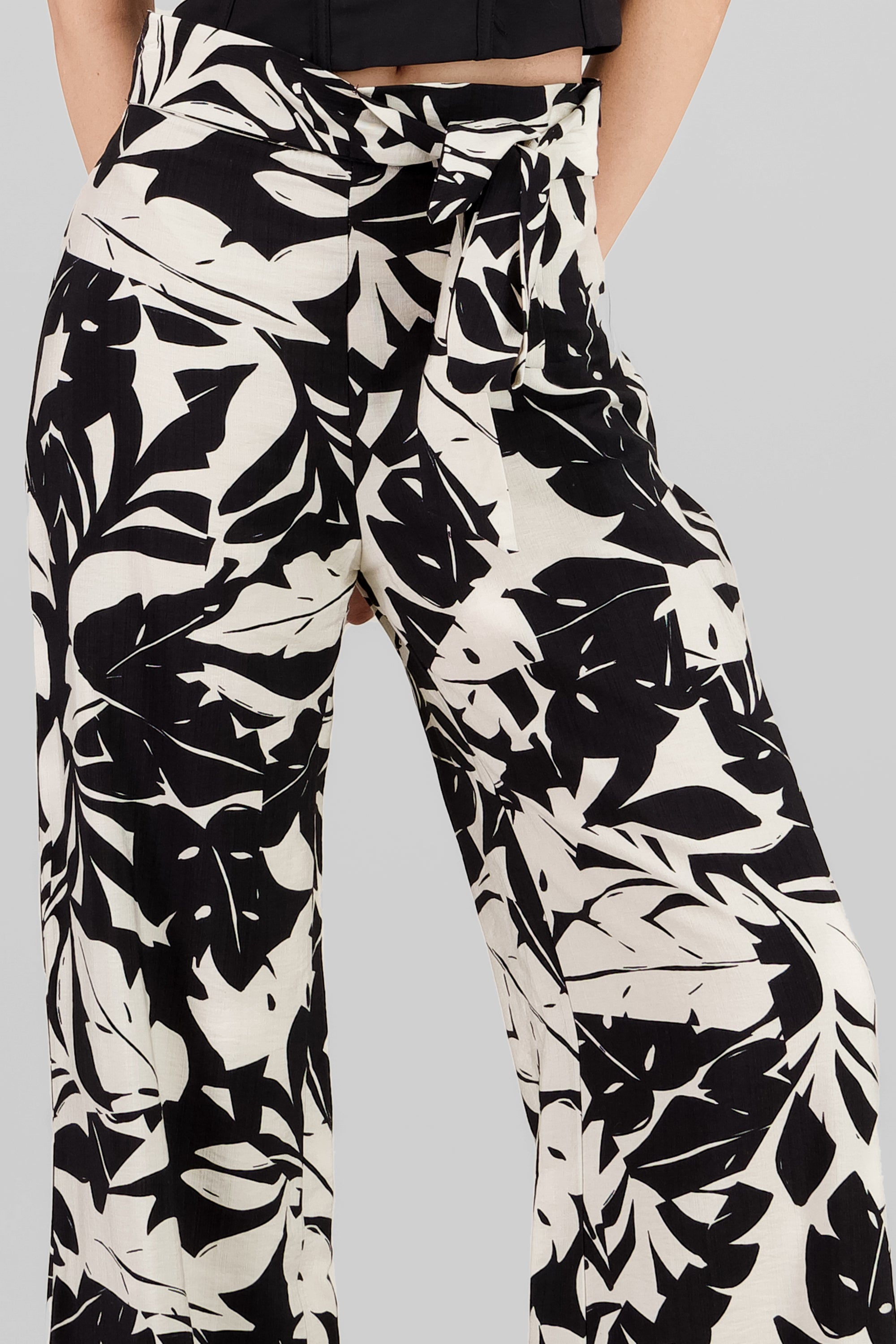 Pantalon amplio tropical detalle laso NEGRO COMBO