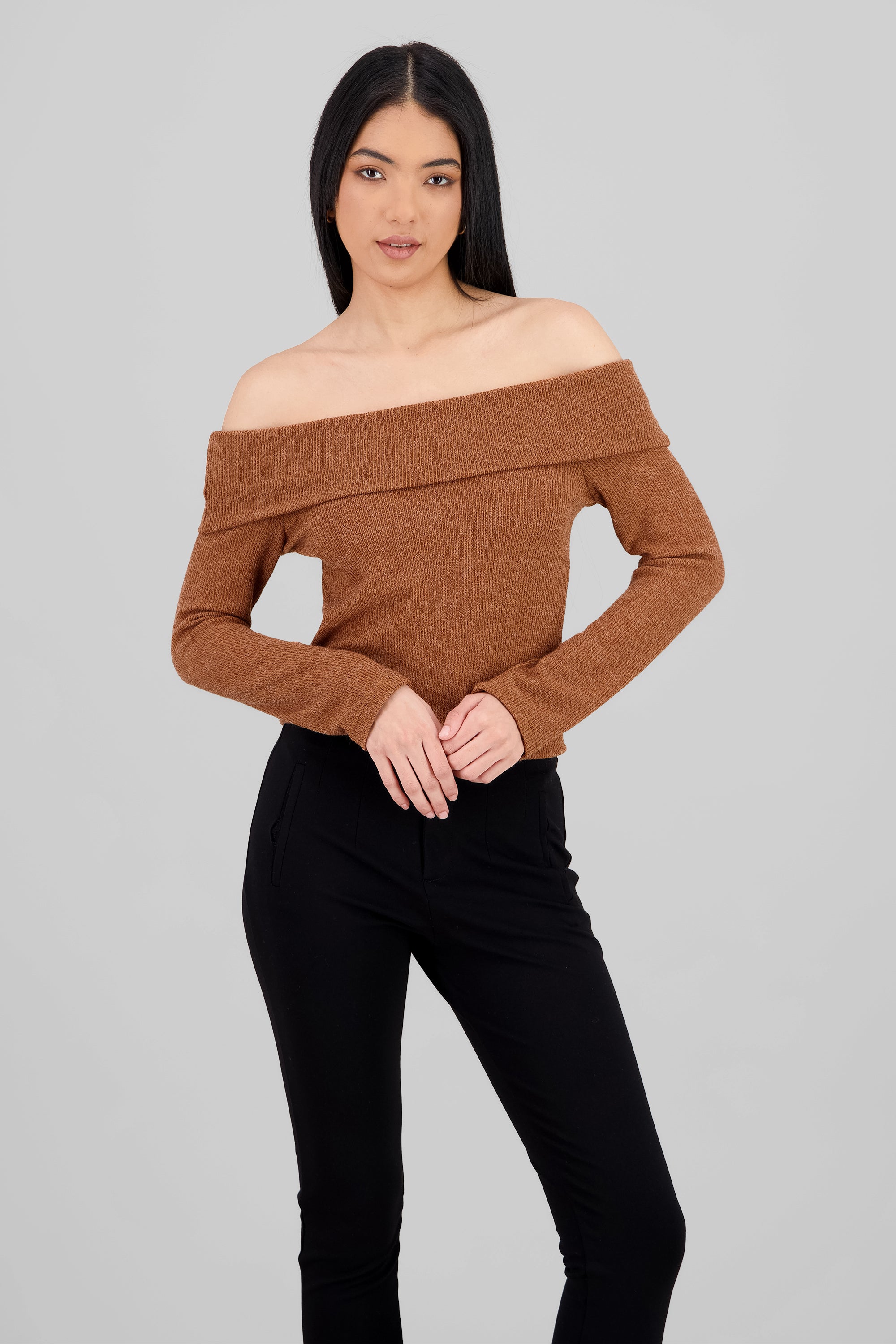 Top manga larga off shoulder detalle brillos CAMELLO