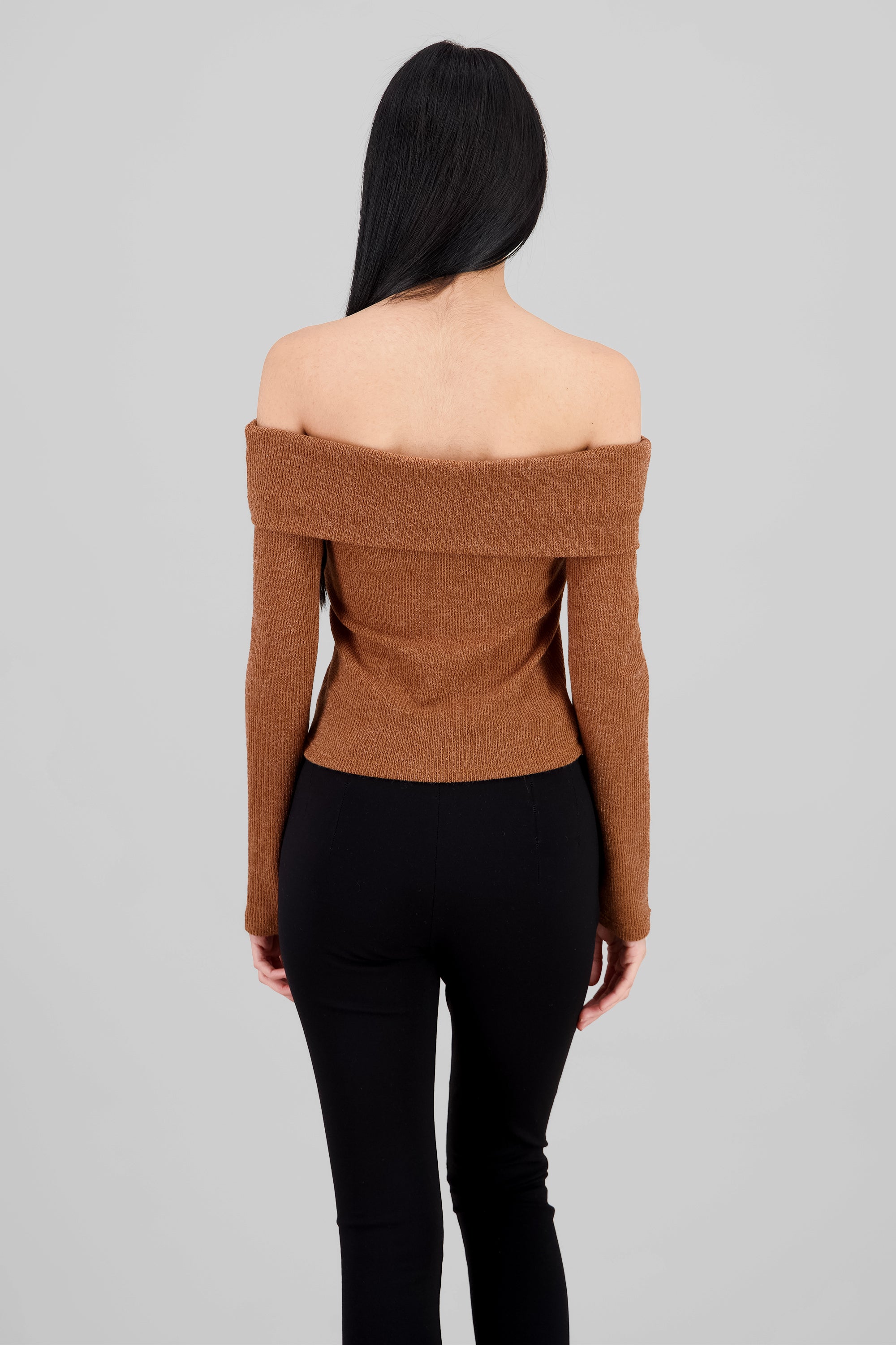 Top manga larga off shoulder detalle brillos CAMELLO