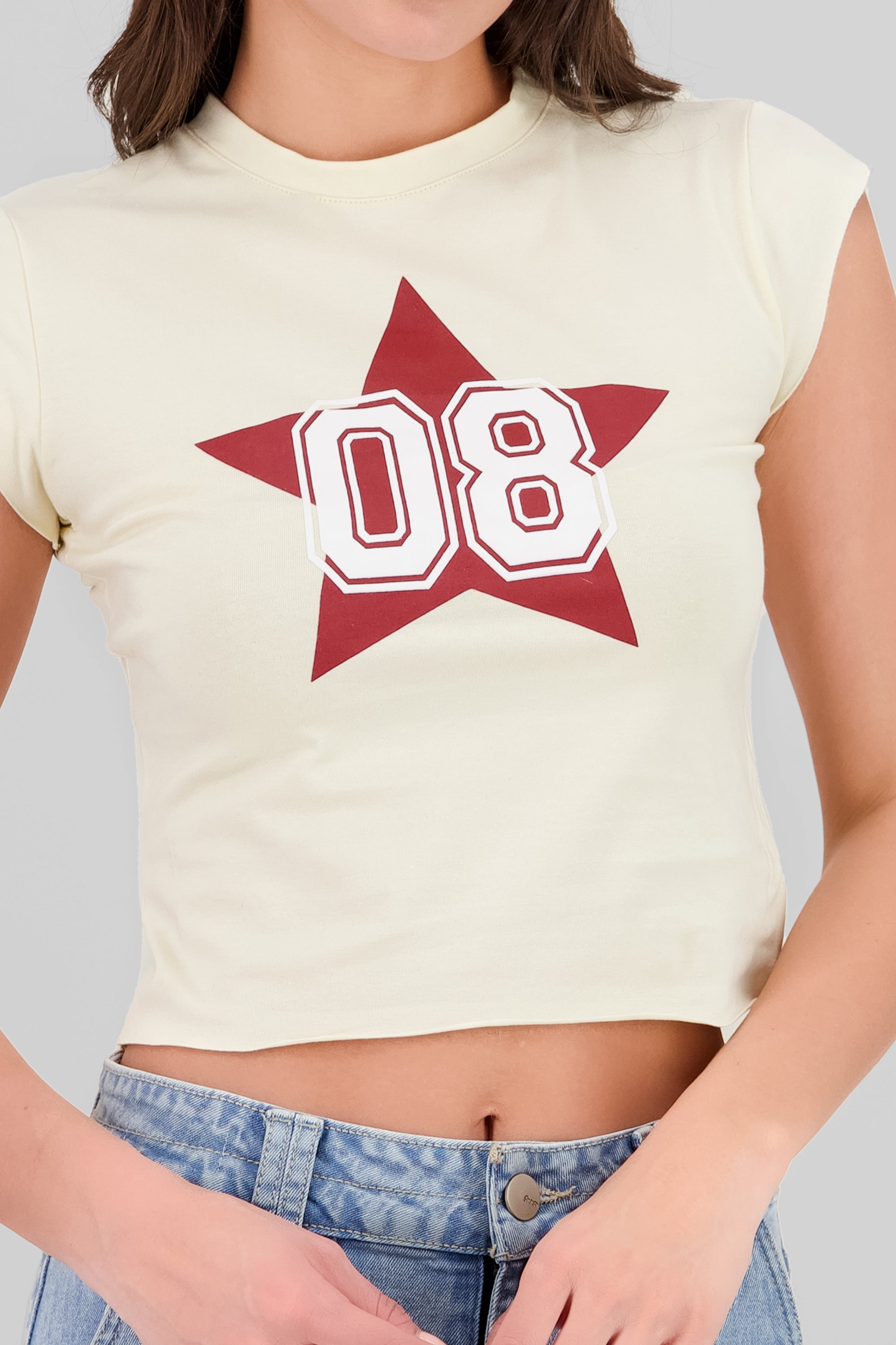 Playera corta estrella numero CREMA