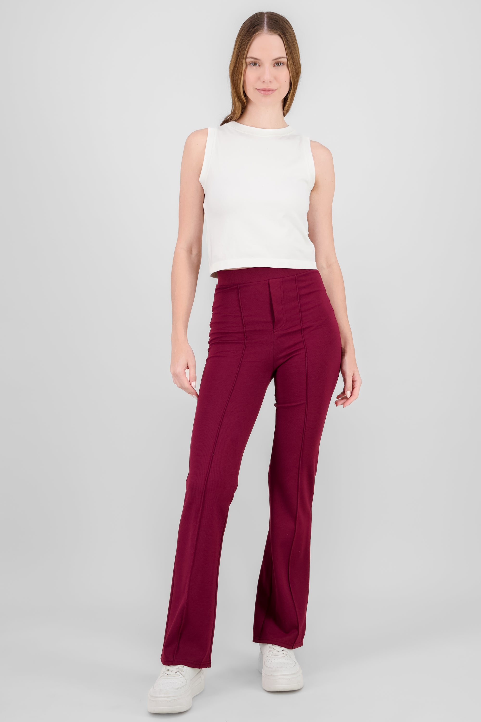 Pantalon con pinzas tipo flare VINO