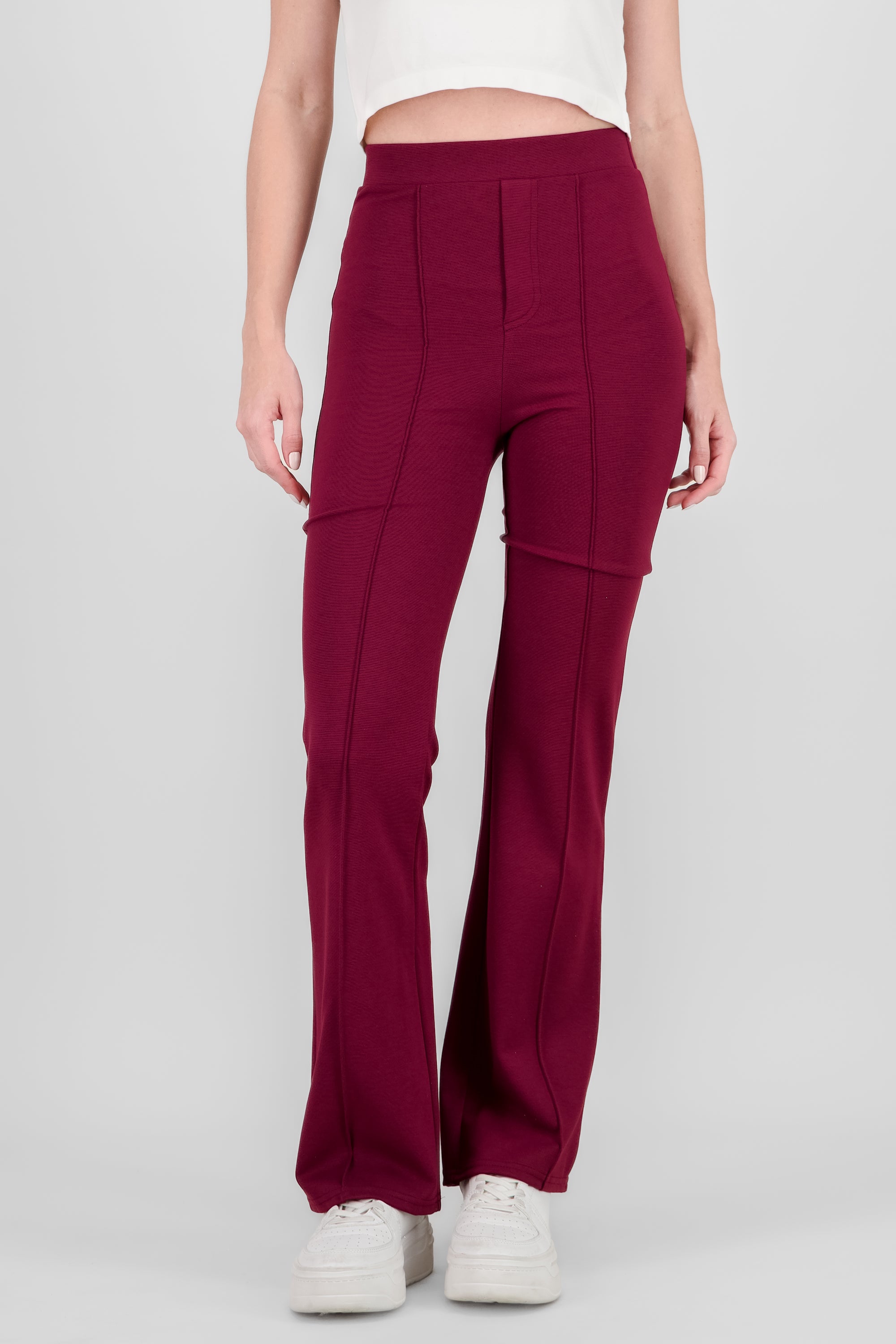 Pantalon con pinzas tipo flare VINO