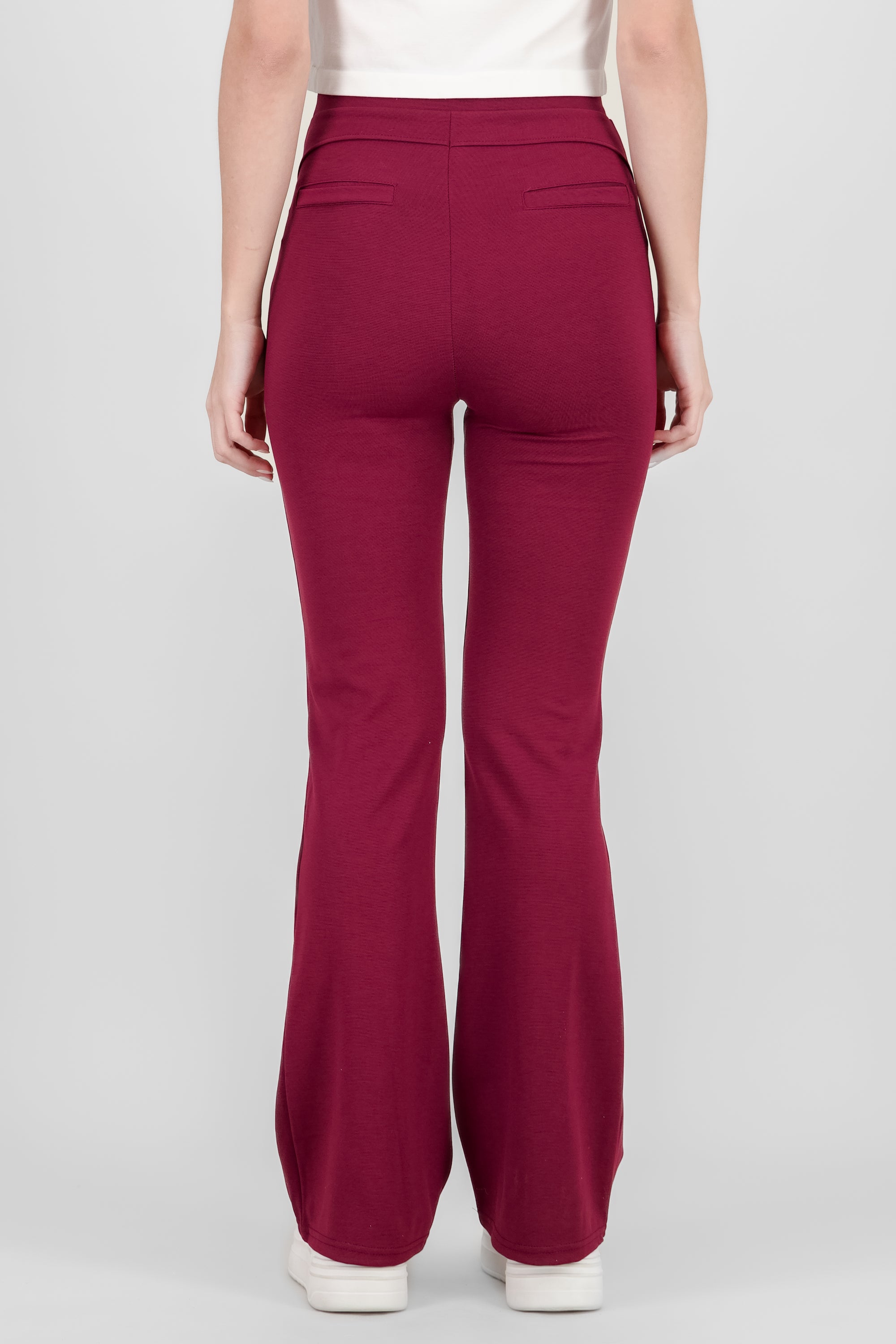 Pantalon con pinzas tipo flare VINO