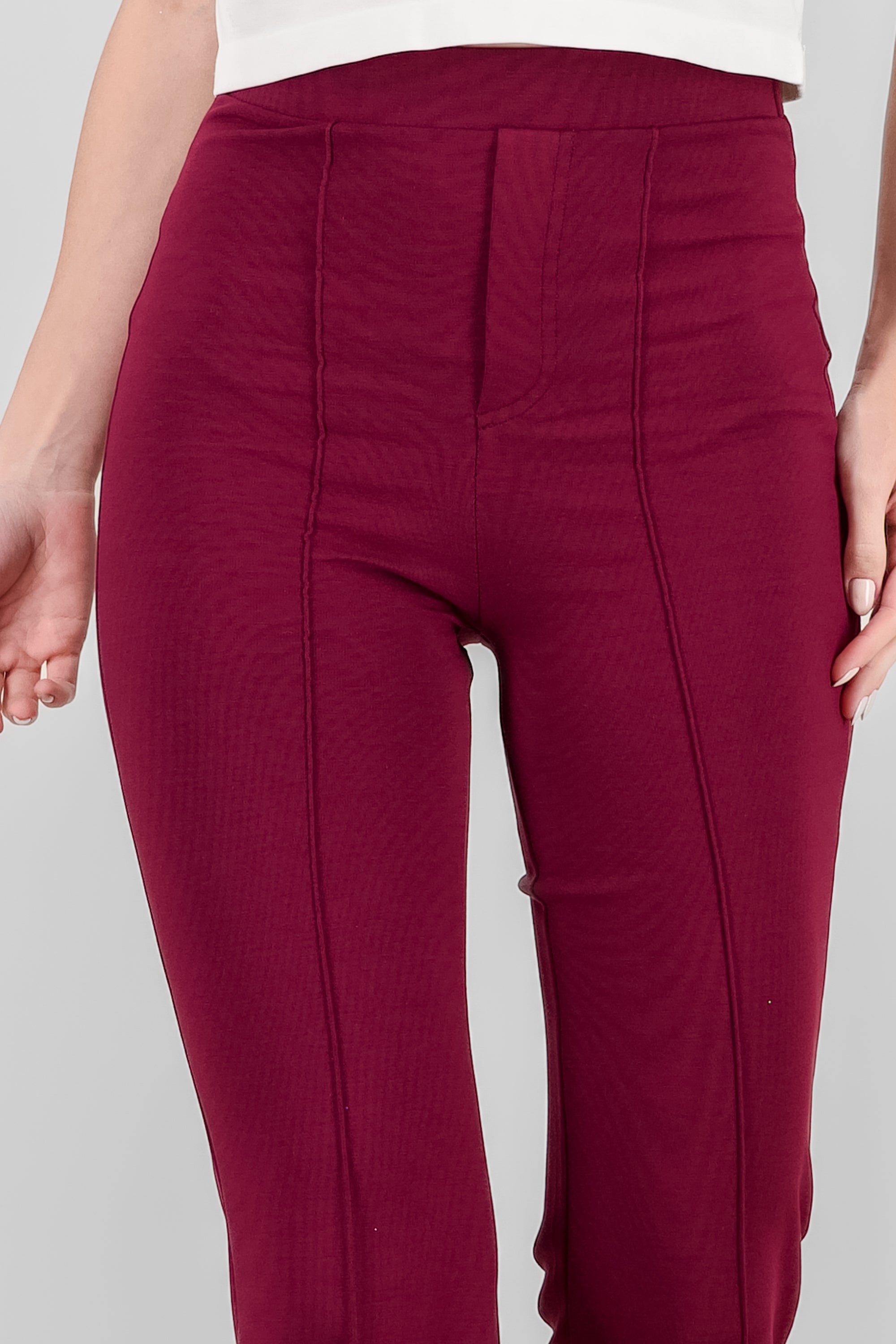 Pantalon con pinzas tipo flare VINO